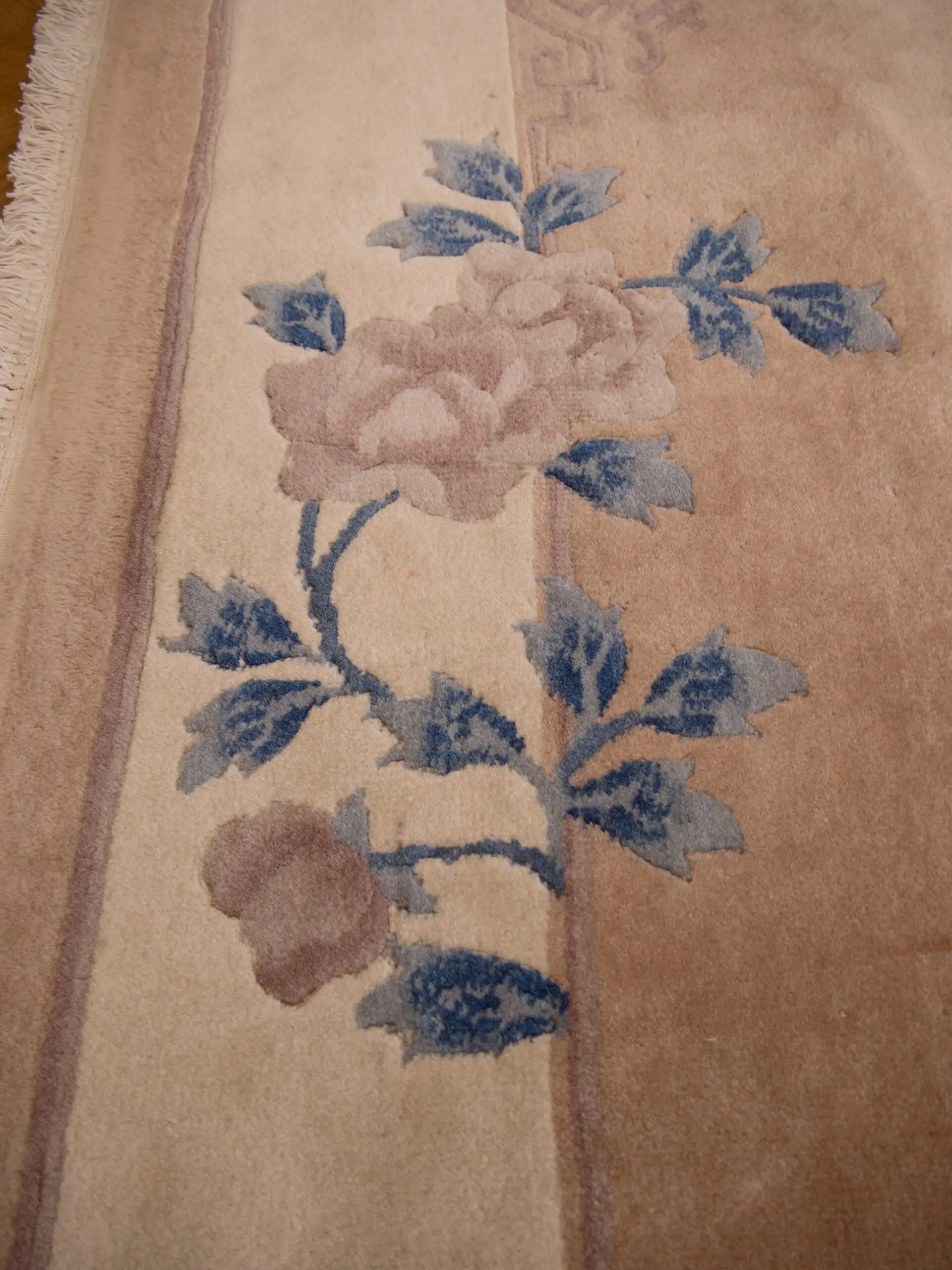 Čínský koberec s florálním motivem 206 x 133 cm