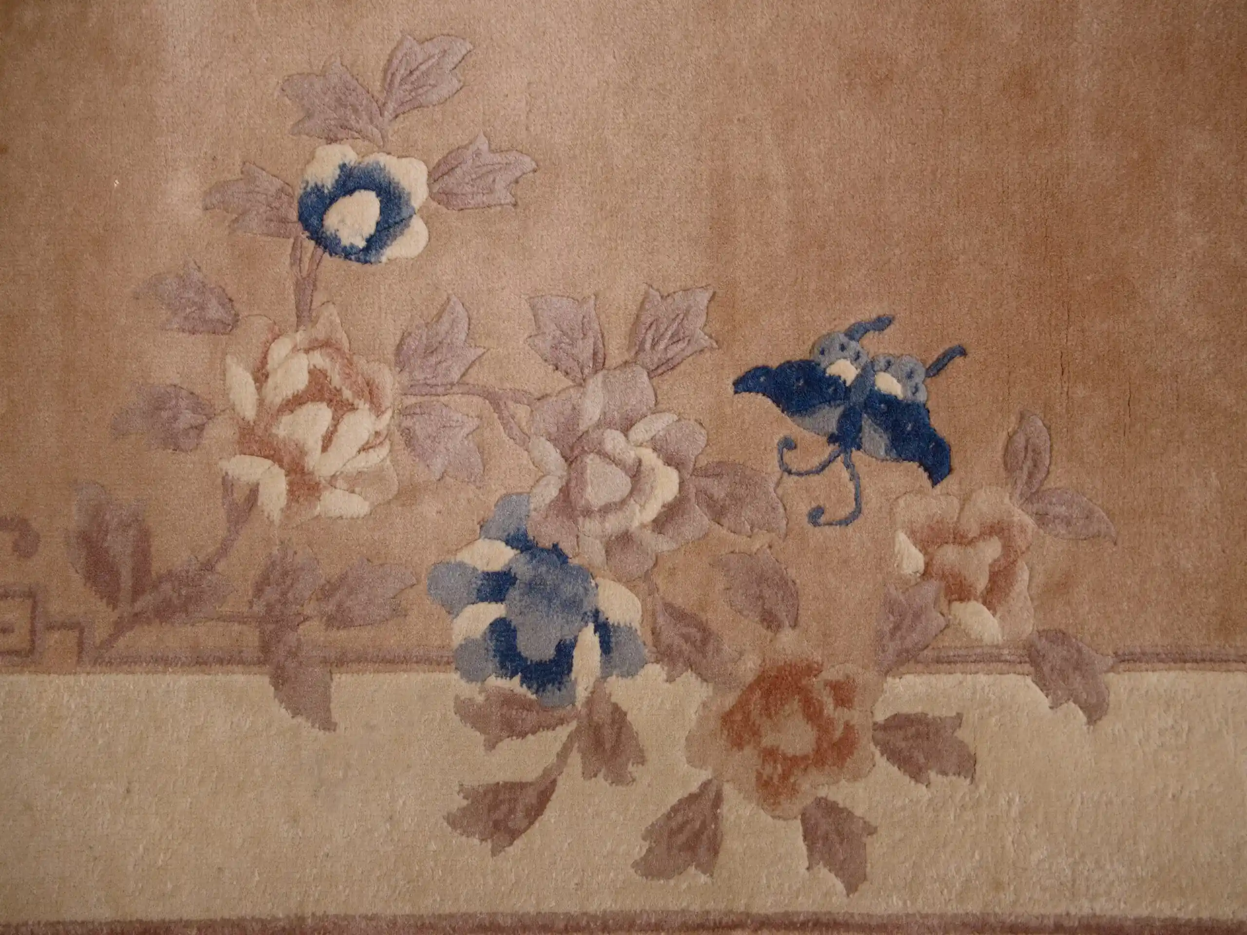 Čínský koberec s florálním motivem 206 x 133 cm