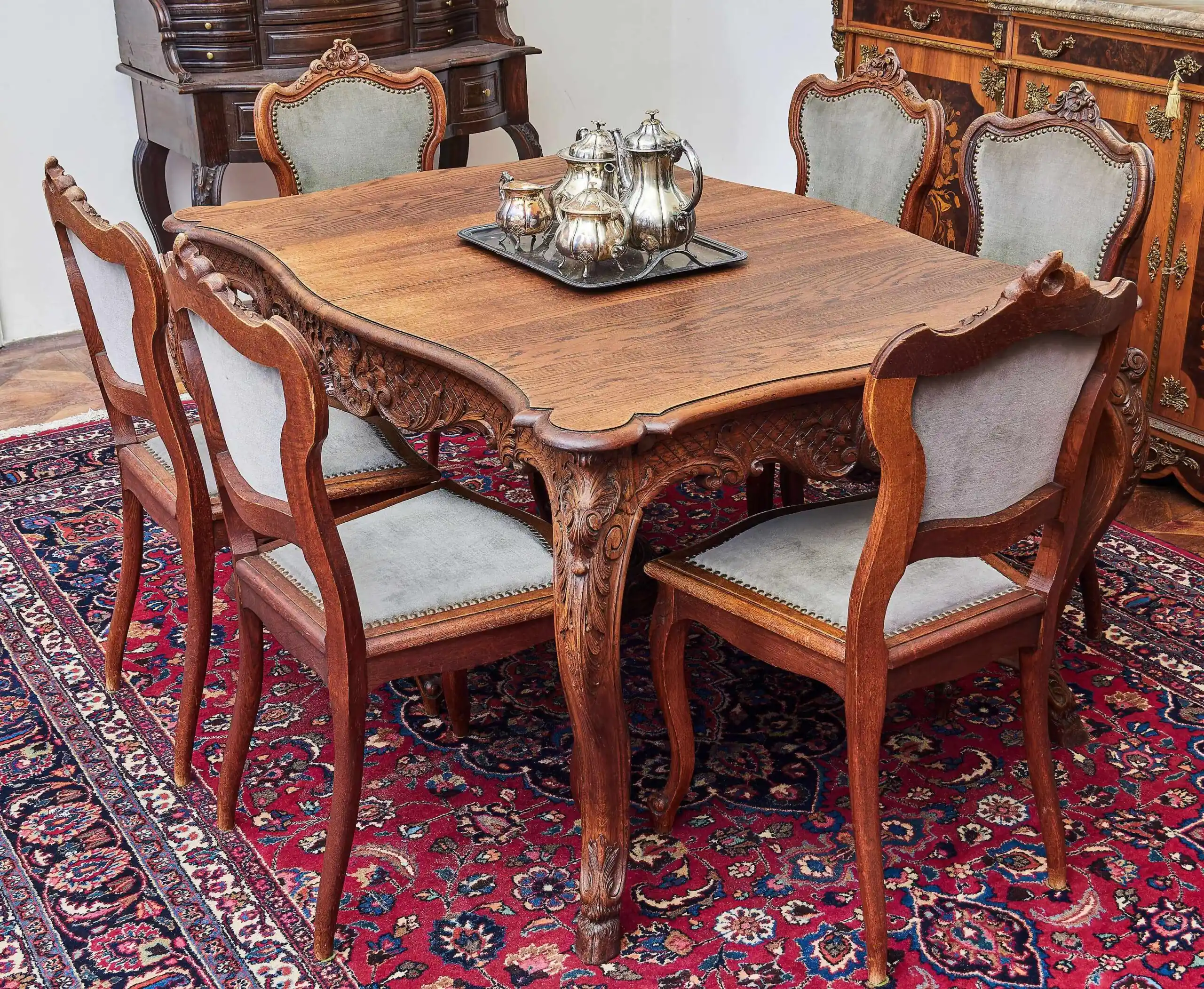 Neorokokové židle z masivního dubu