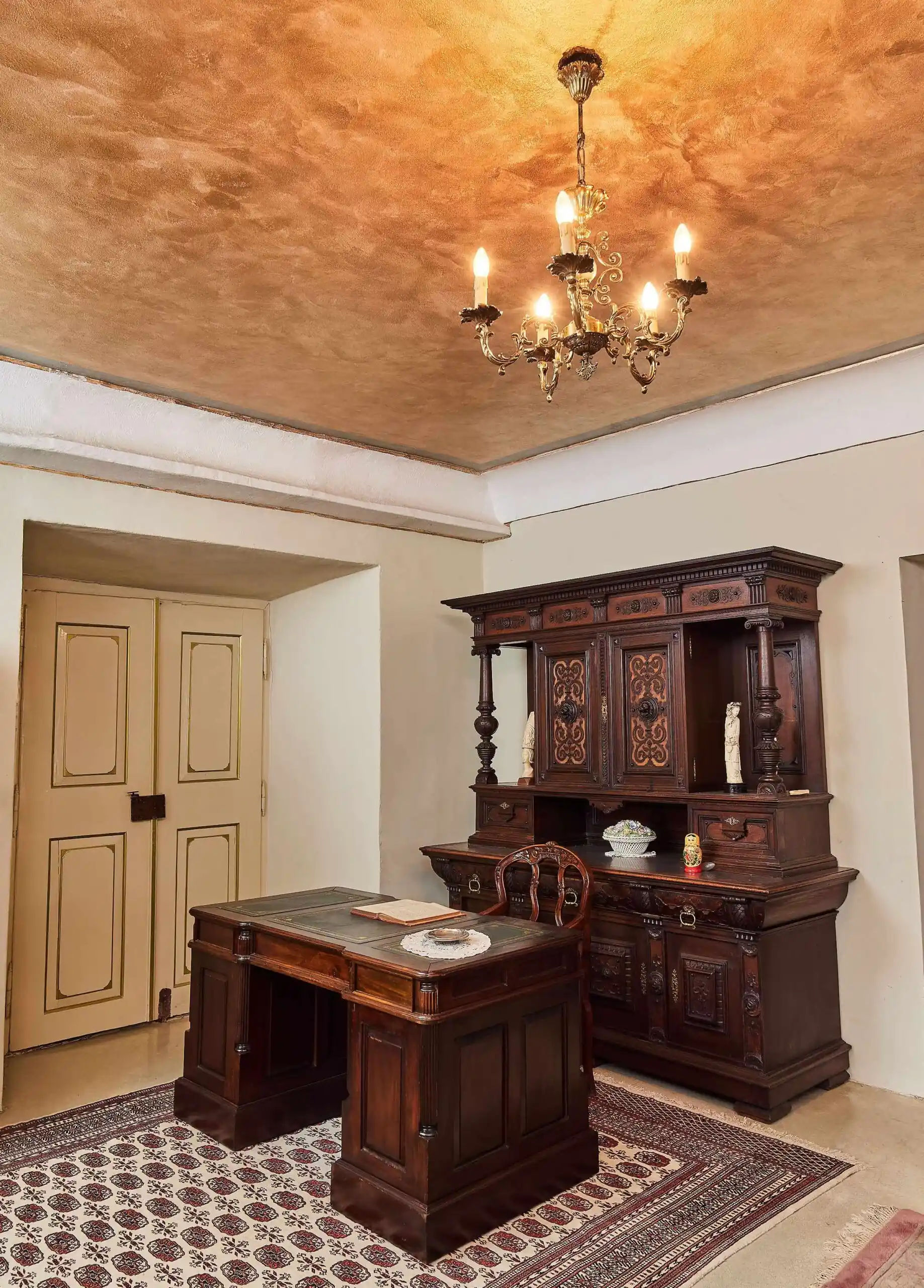 Stylový lustr s onyxem