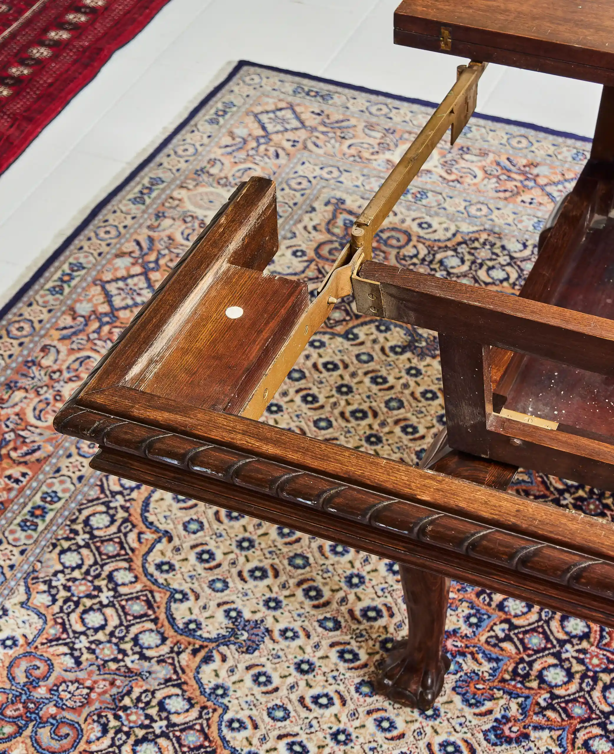 Anglický konferenční stolek rozkládací na jídelní