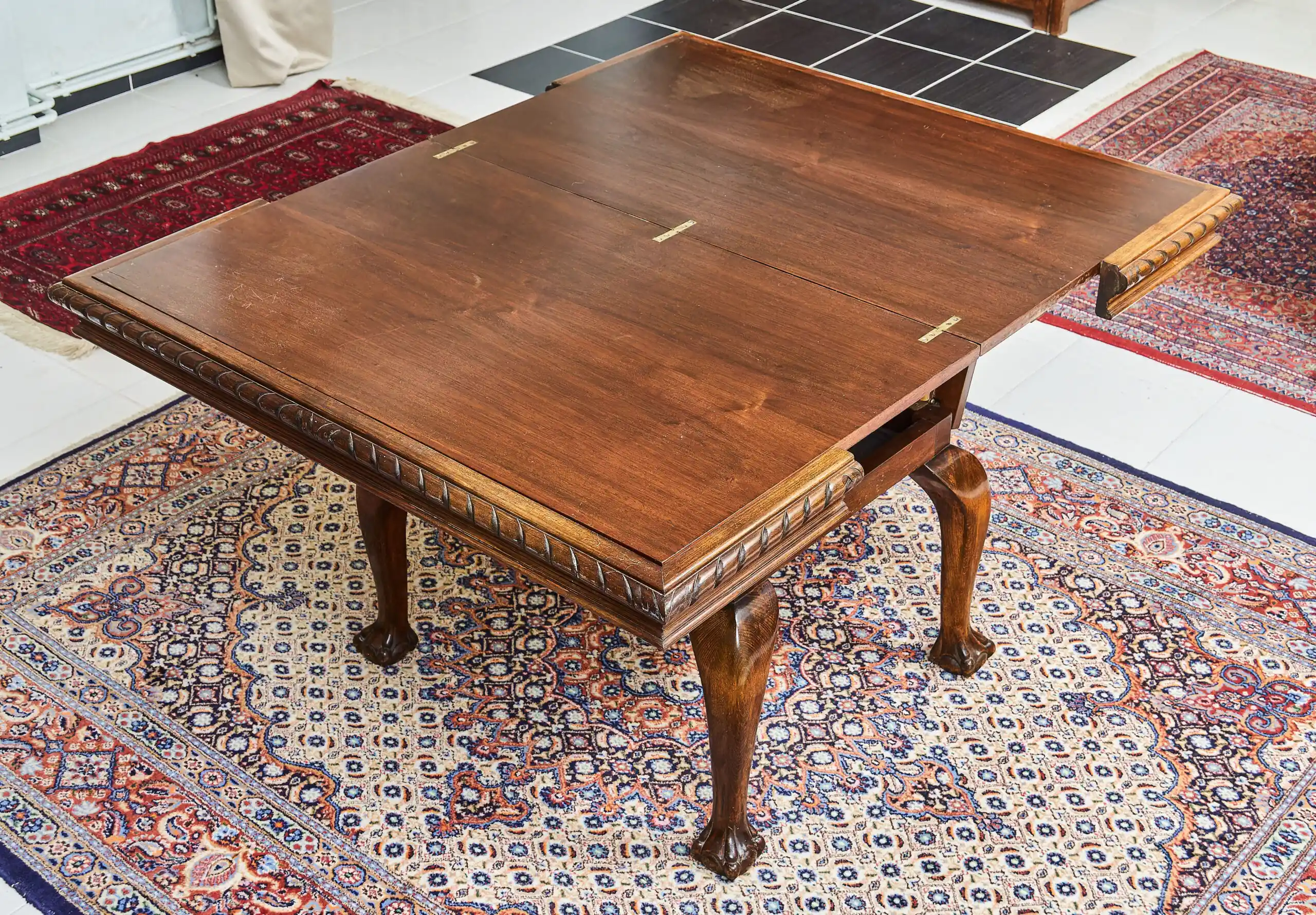 Anglický konferenční stolek rozkládací na jídelní