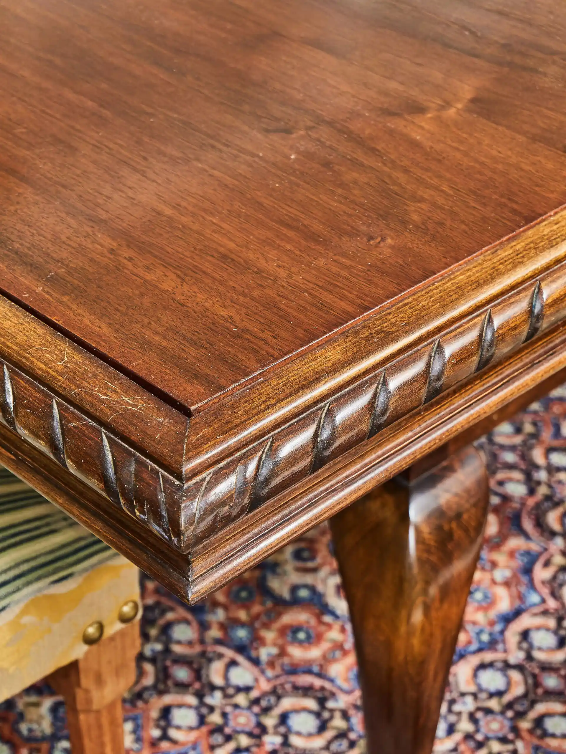 Anglický konferenční stolek rozkládací na jídelní