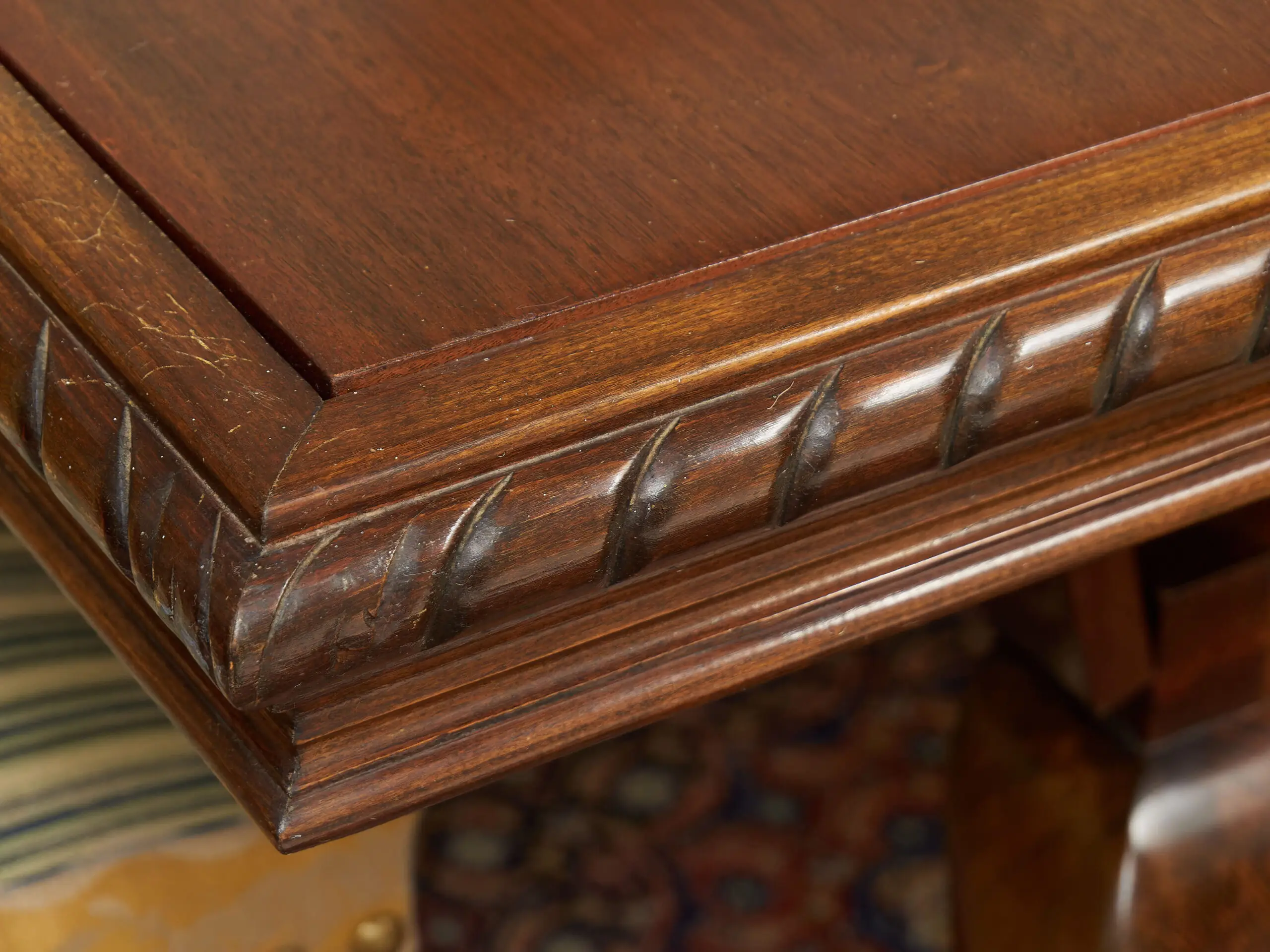 Anglický konferenční stolek rozkládací na jídelní