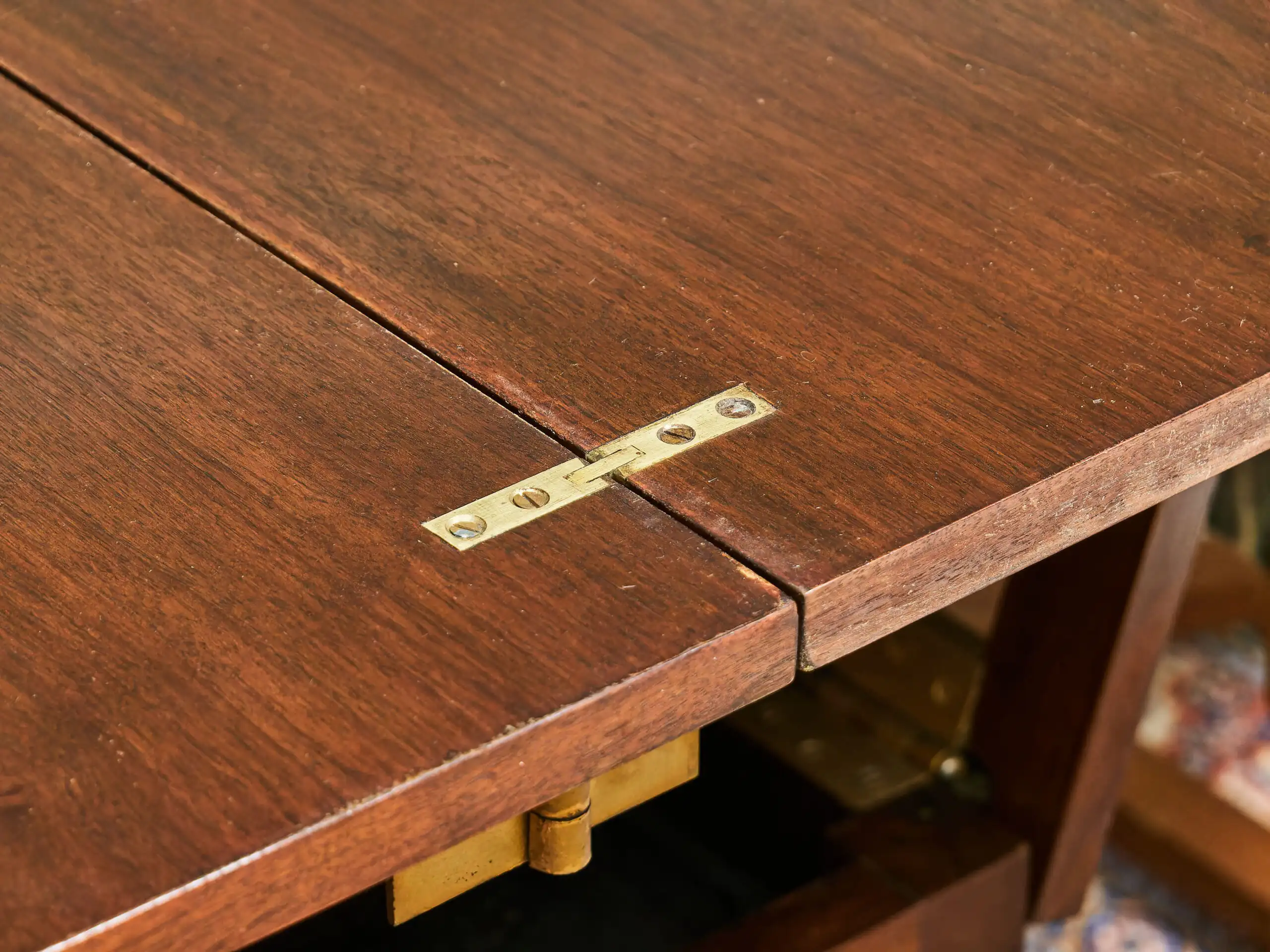 Anglický konferenční stolek rozkládací na jídelní