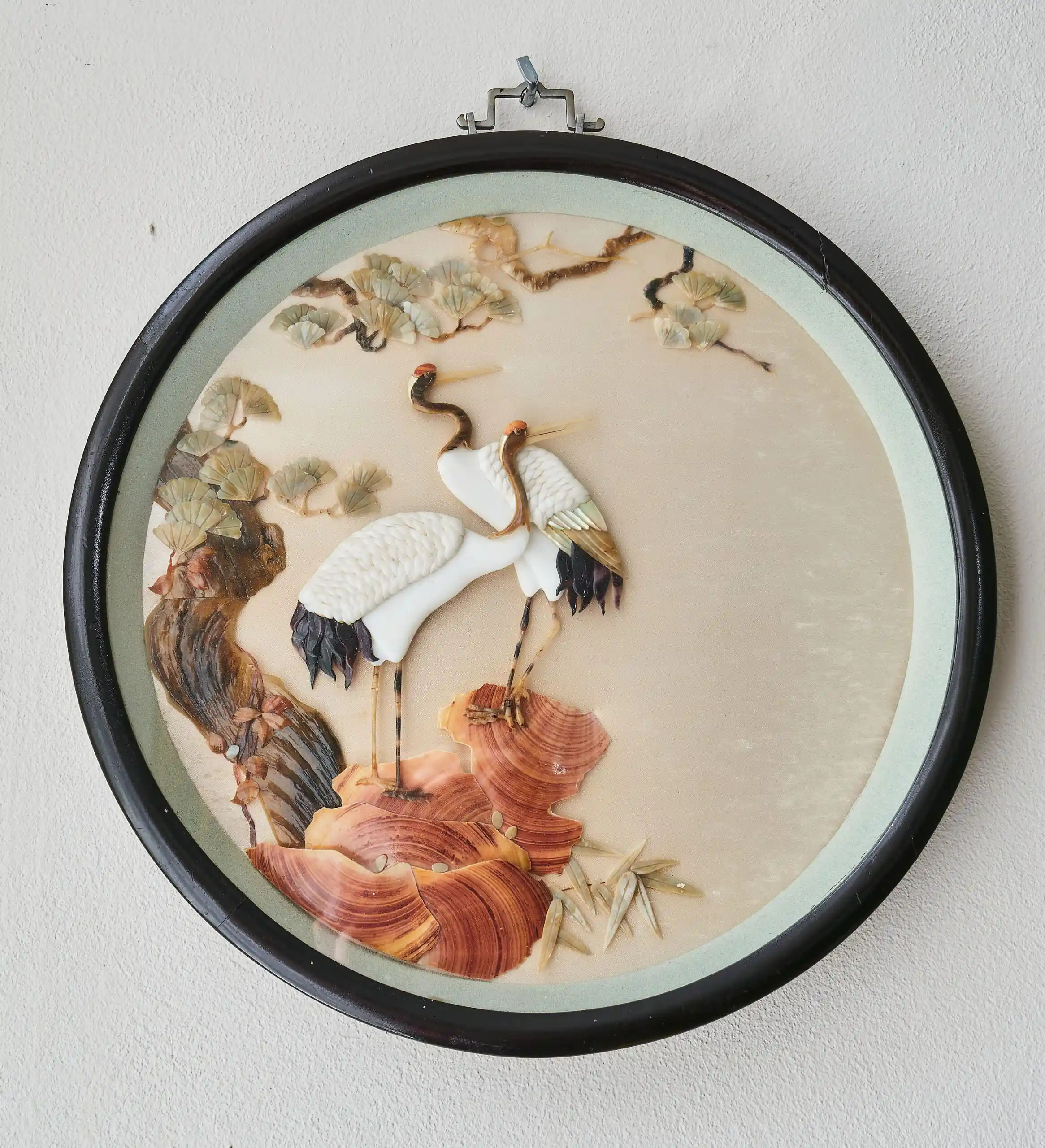 Vykládaný kulatý obraz s čápy