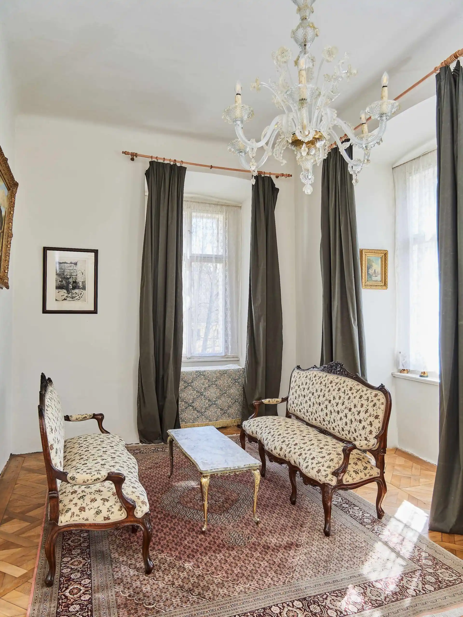 Párové sofy Ludvík XV z 18. století