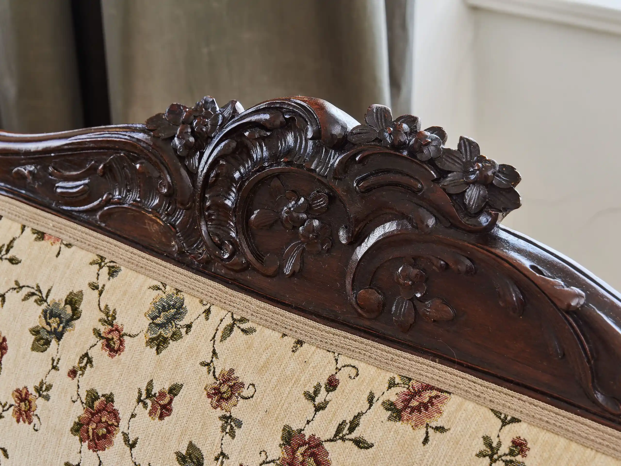 Párové sofy Ludvík XV z 18. století