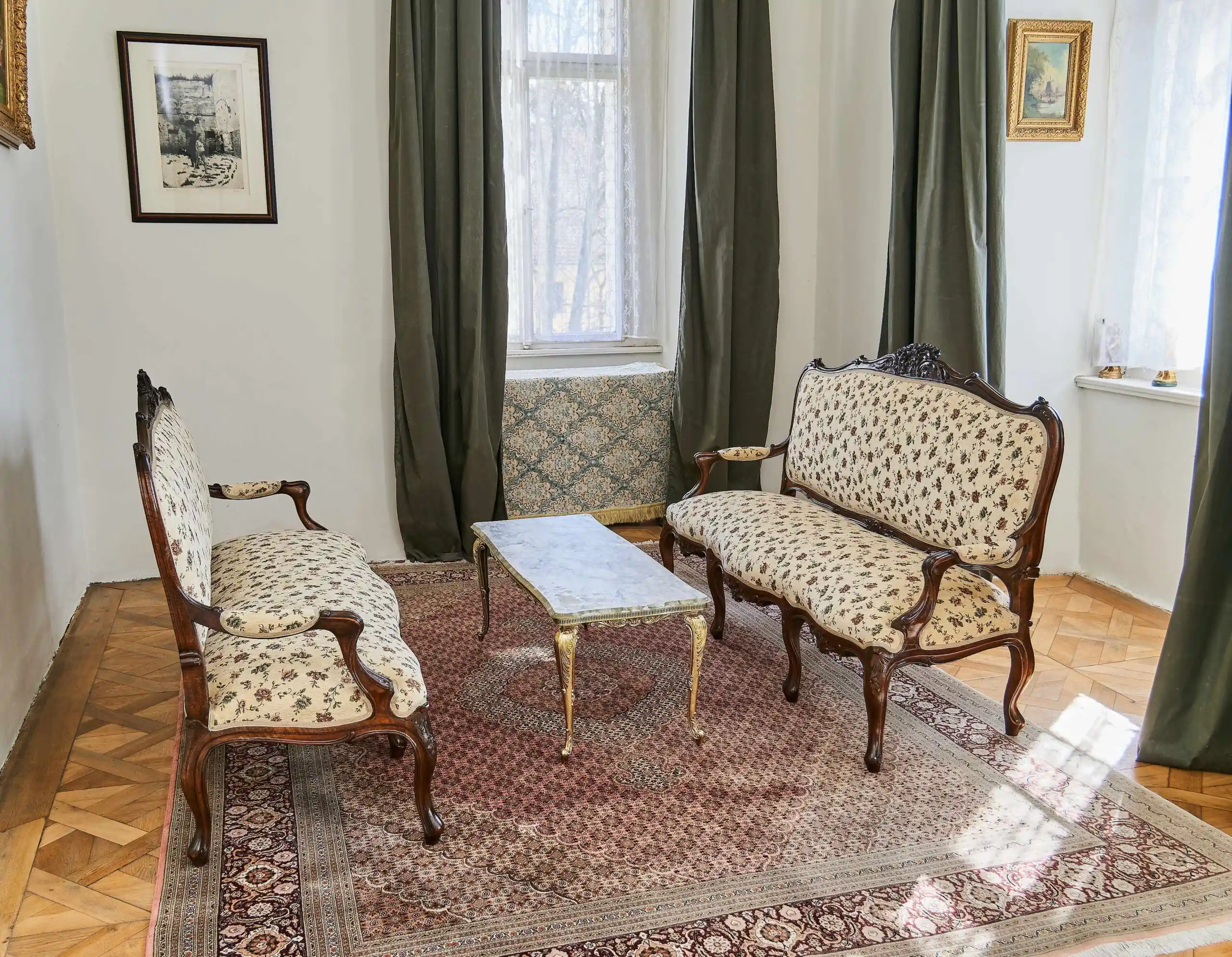 Párové sofy Ludvík XV z 18. století