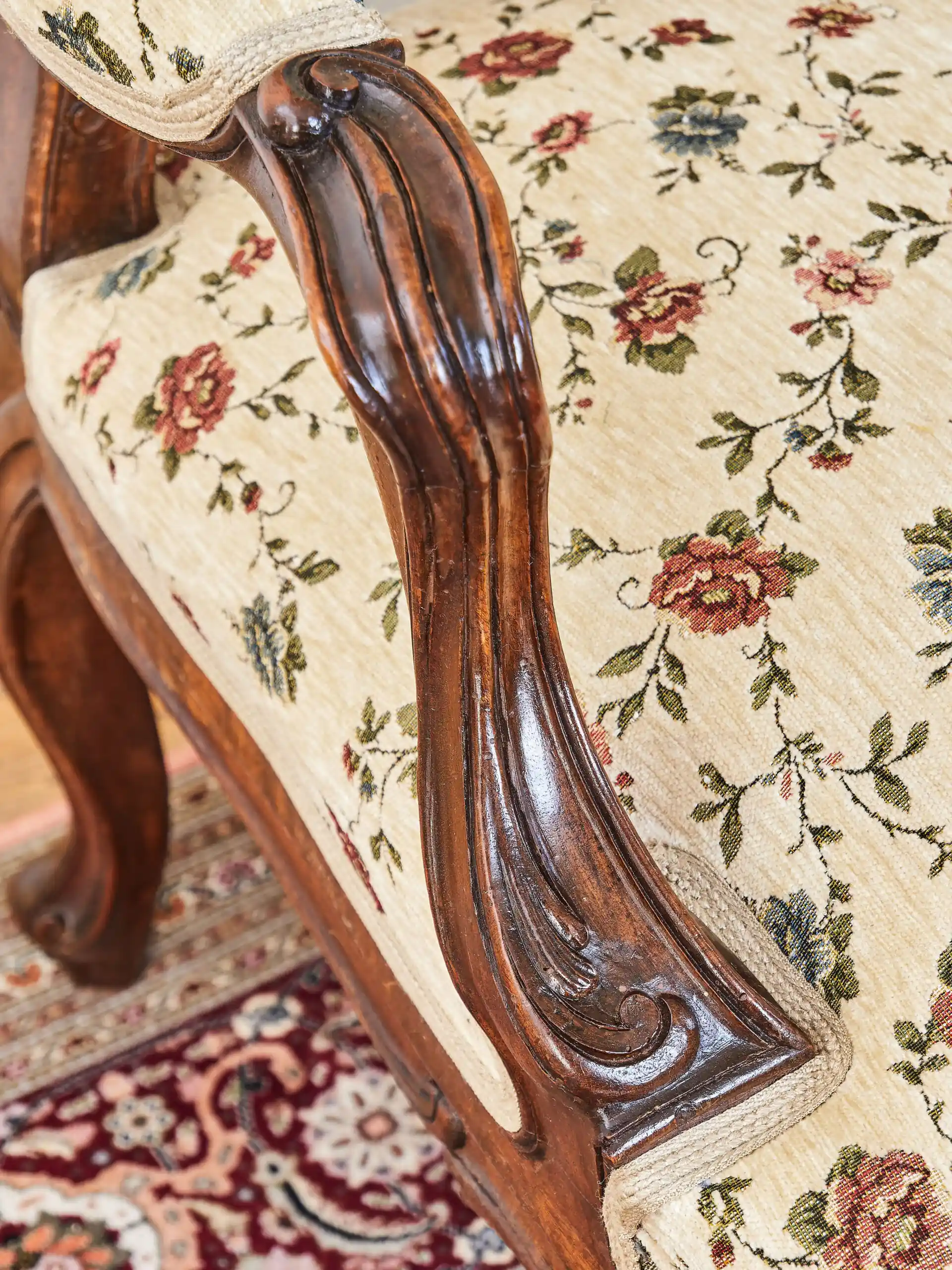 Párové sofy Ludvík XV z 18. století