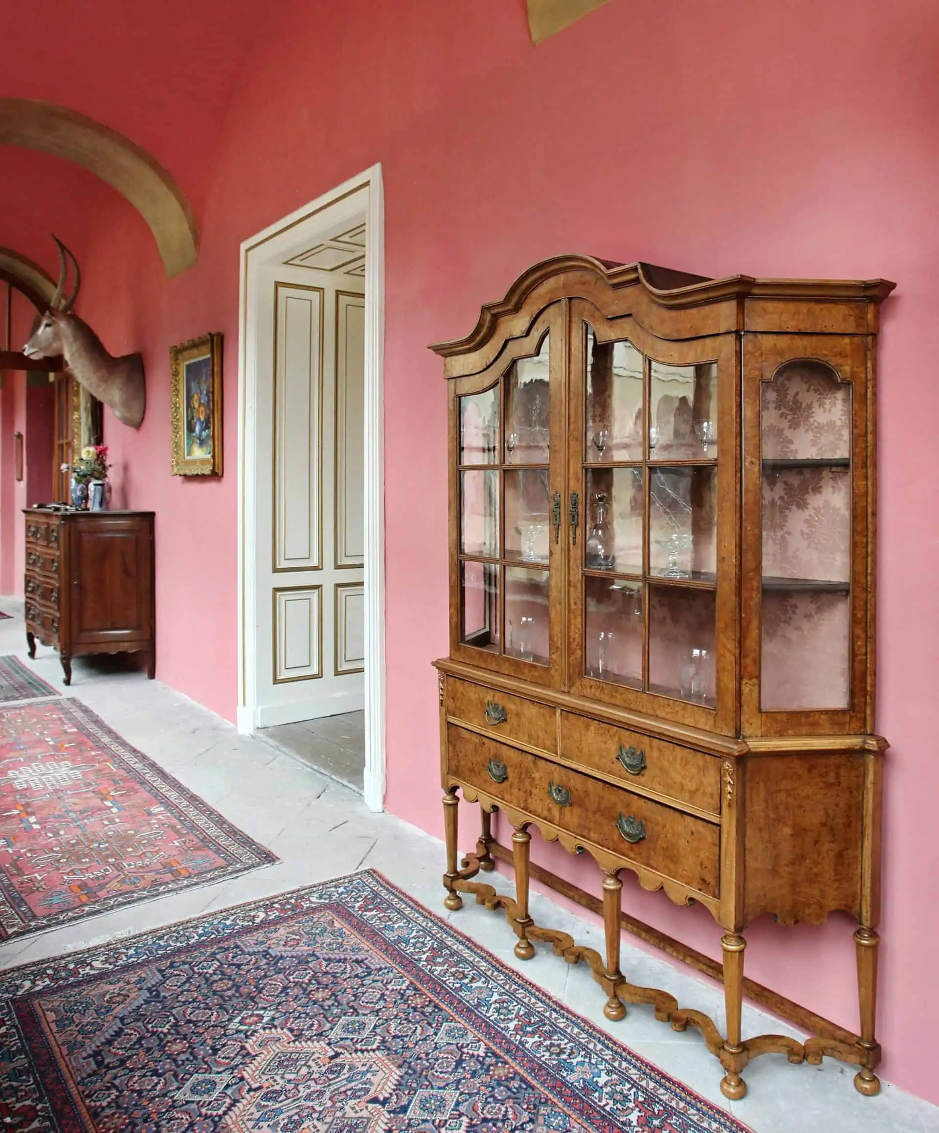 Holandská vitrína z 19. století. Kořenice