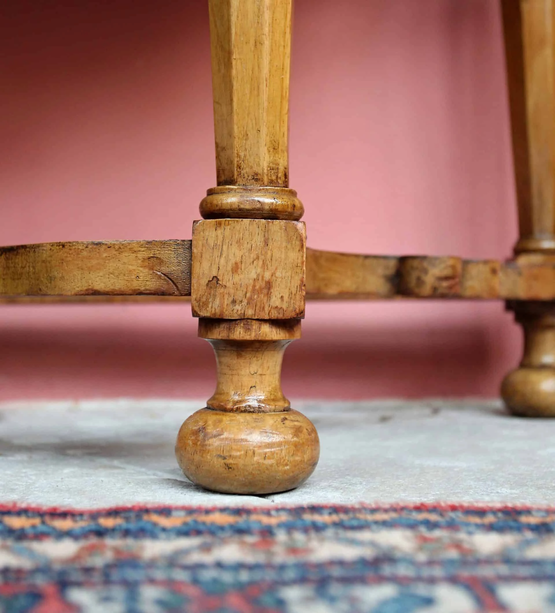 Holandská vitrína z 19. století. Kořenice