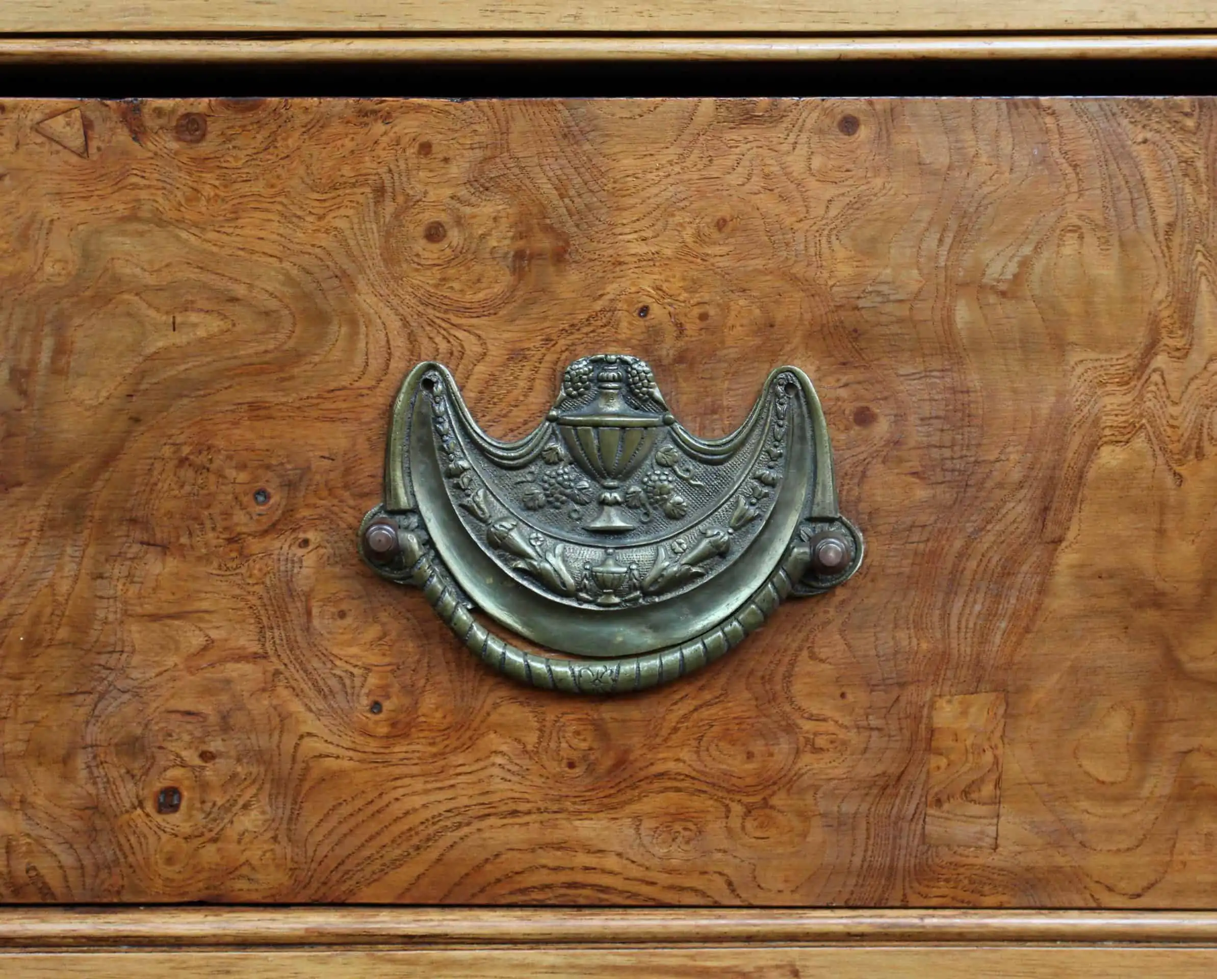 Holandská vitrína z 19. století. Kořenice