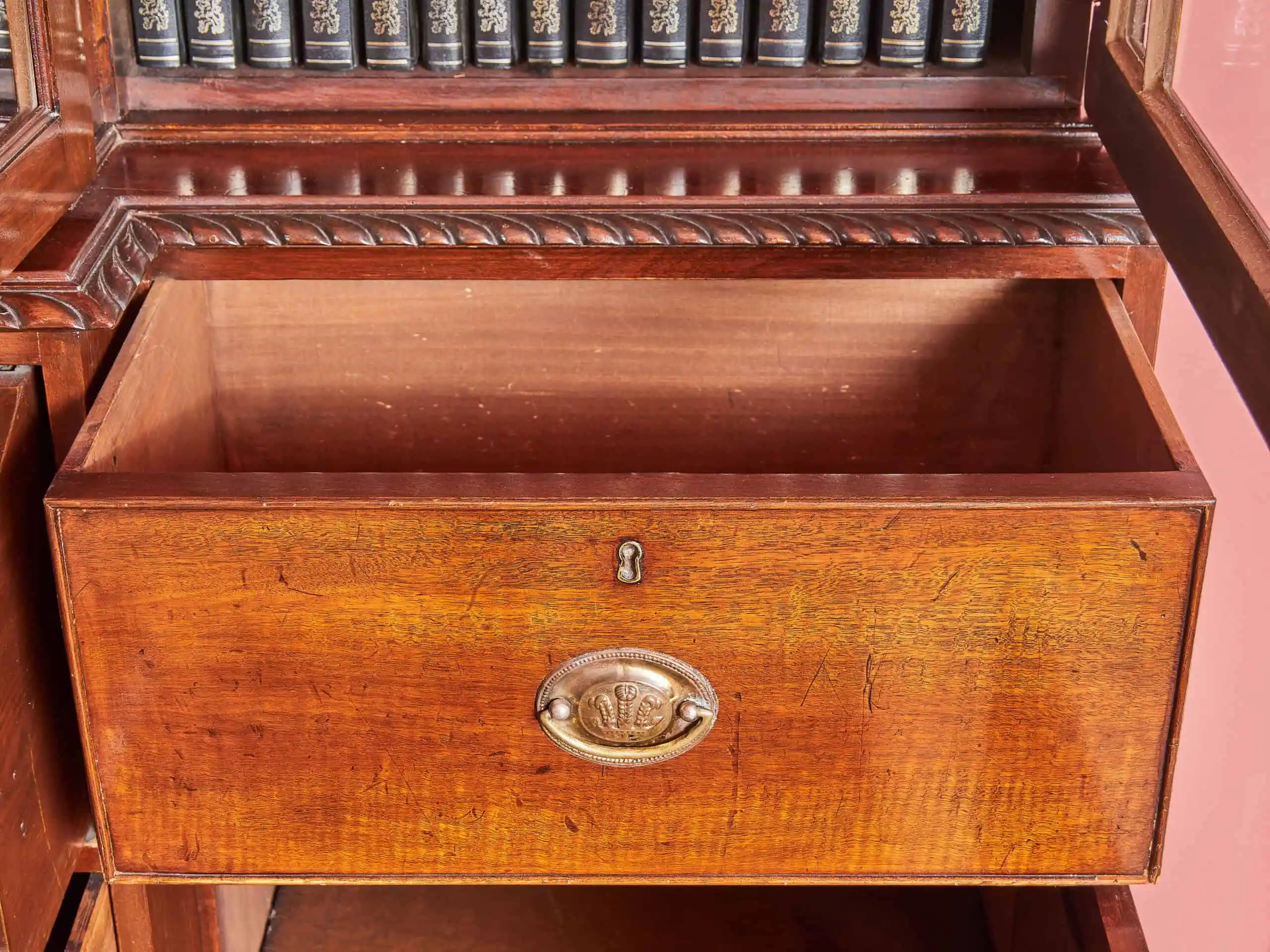 Starožitná Anglická knihovna se sekretářem Regetnství