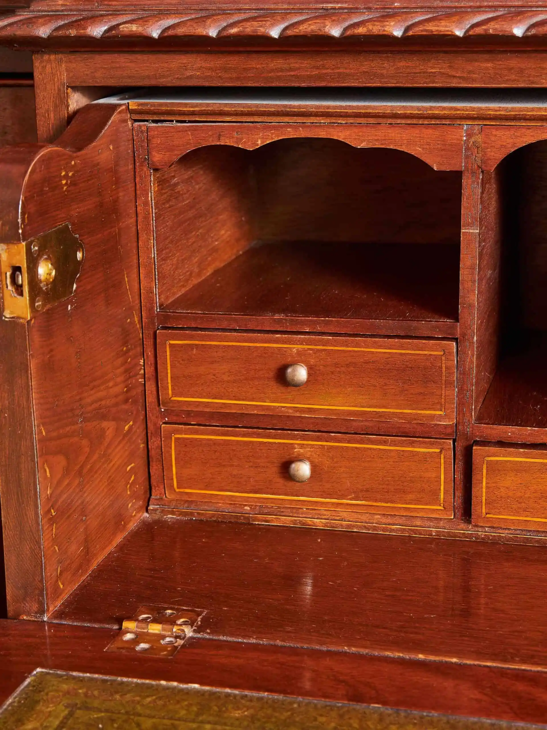 Starožitná Anglická knihovna se sekretářem Regetnství