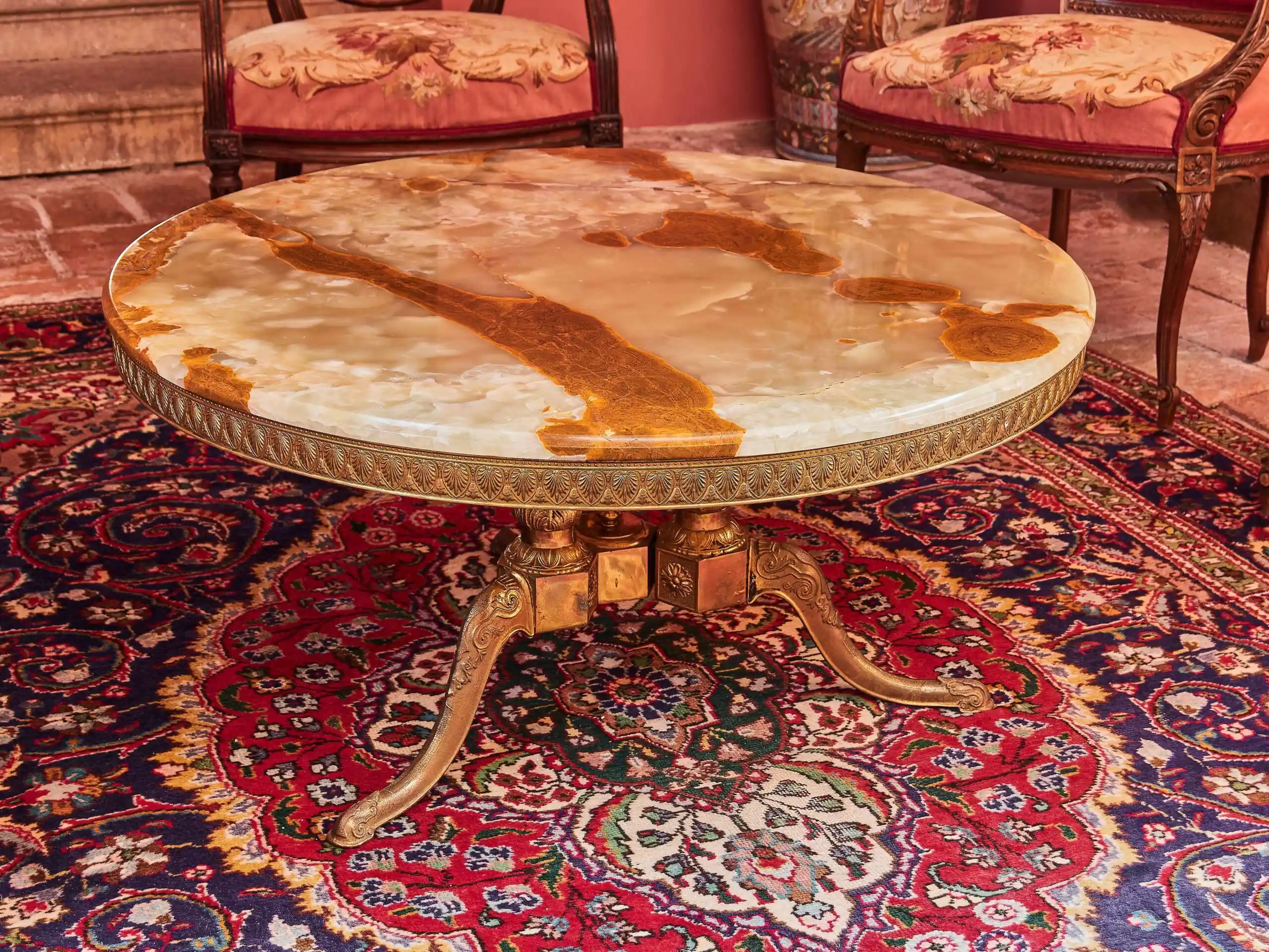 Kruhový konferenční stolek s onyxem