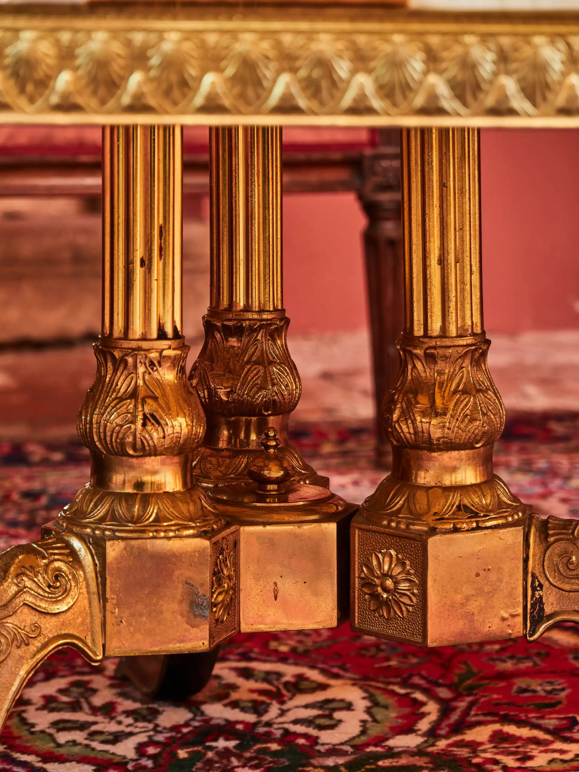 Kruhový konferenční stolek s onyxem