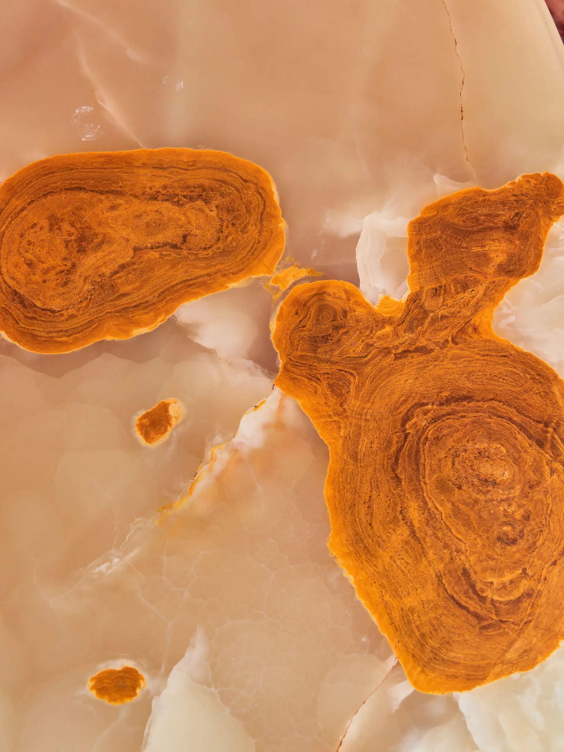 Kruhový konferenční stolek s onyxem