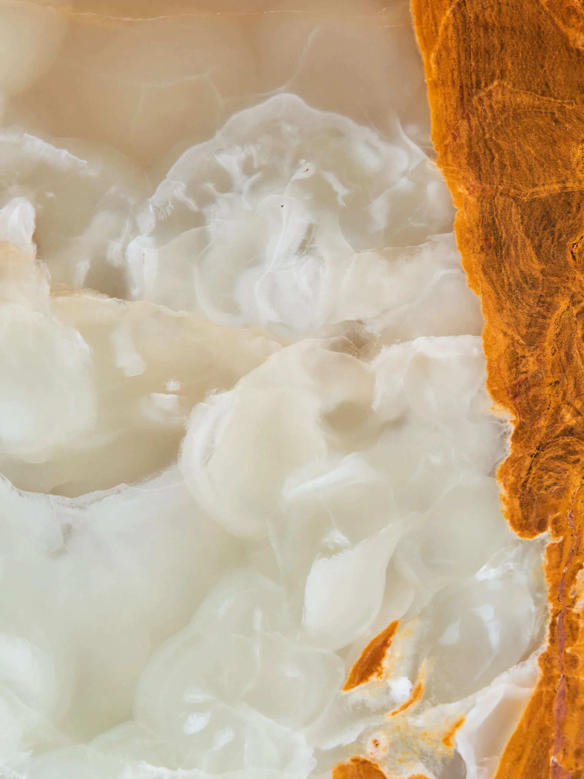 Kruhový konferenční stolek s onyxem