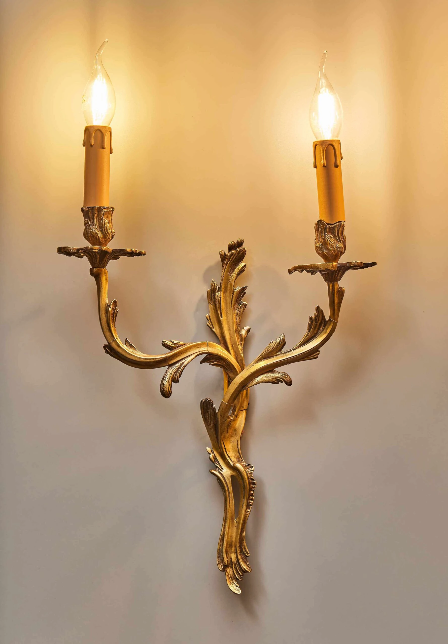 Párové dvouramenné apliky / lampy Ludvík XV