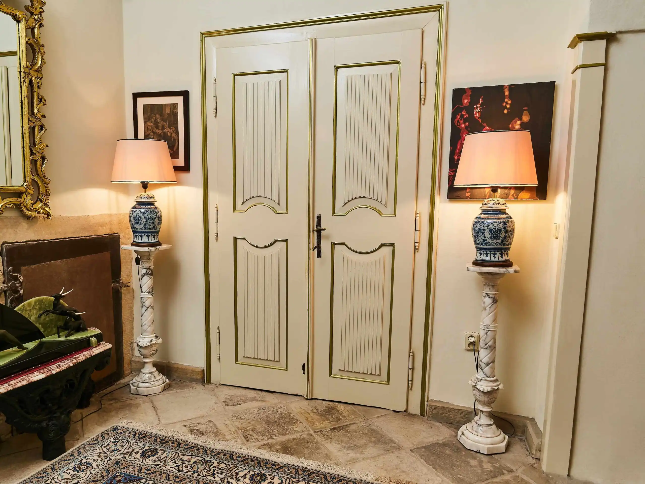 Párové sloupy / podstavce z bílého mramoru