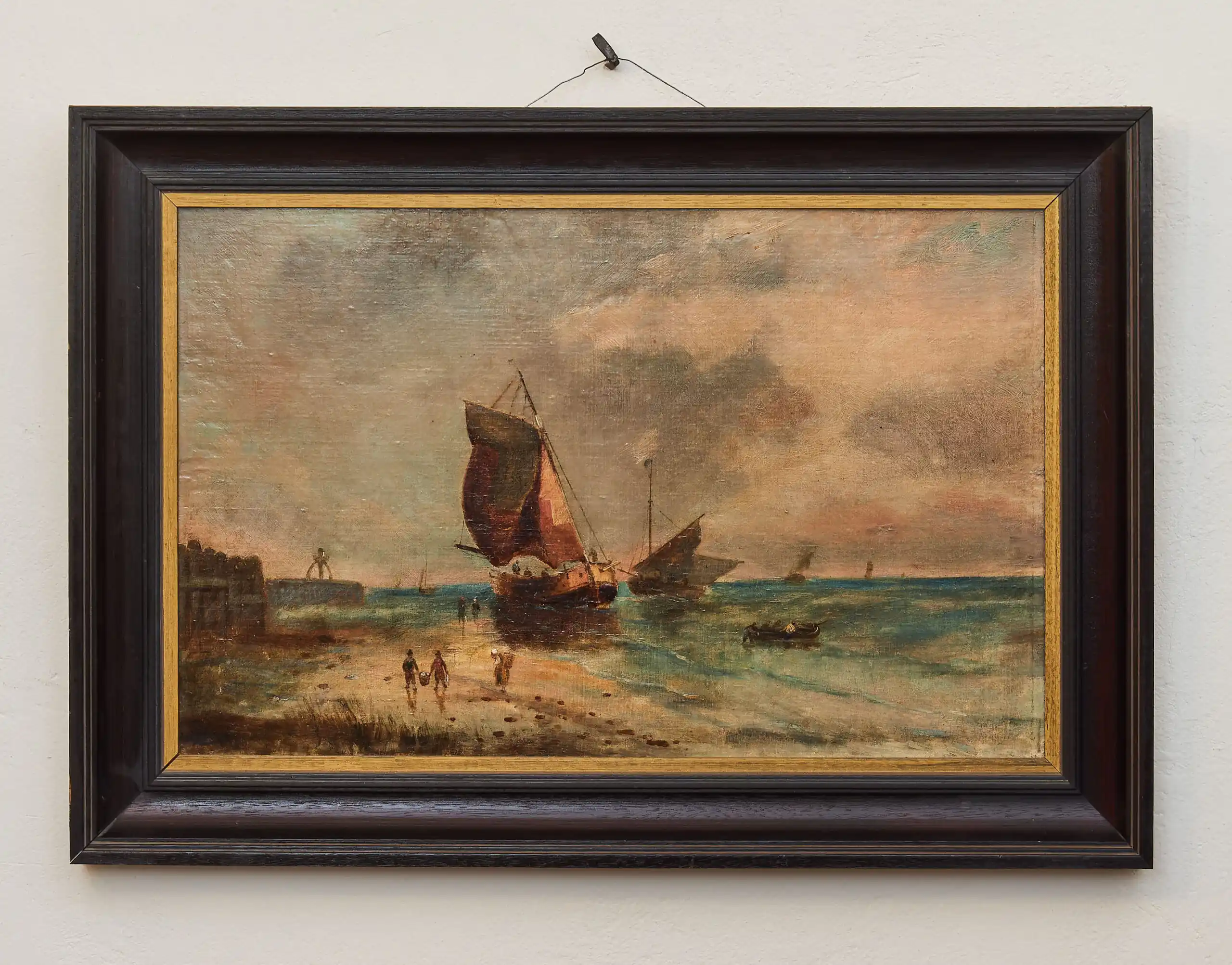 Rybářské lodě na pláži. Anonym