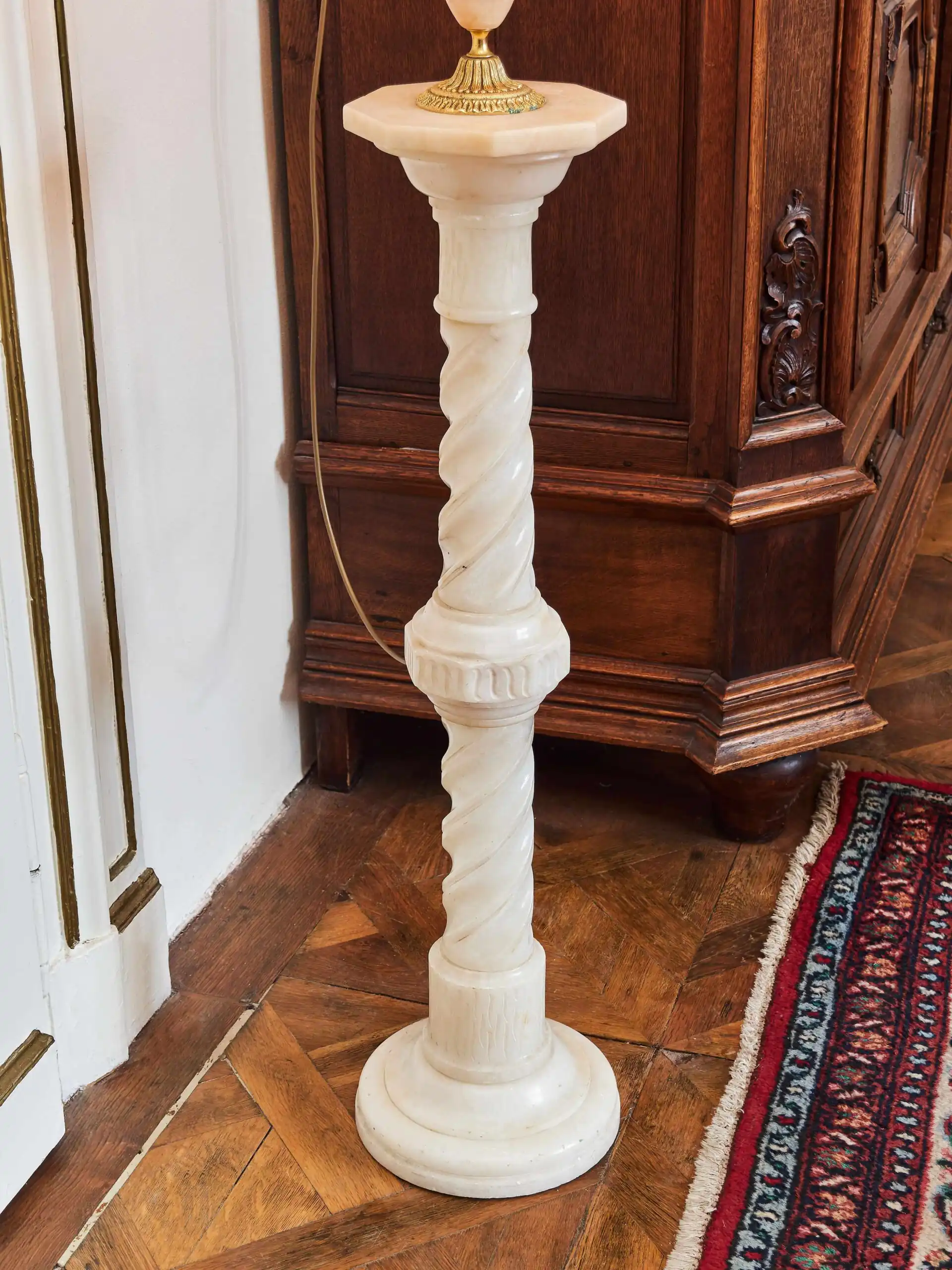 Alabastrový podstavec / sloup, Itálie, kolem roku 1950