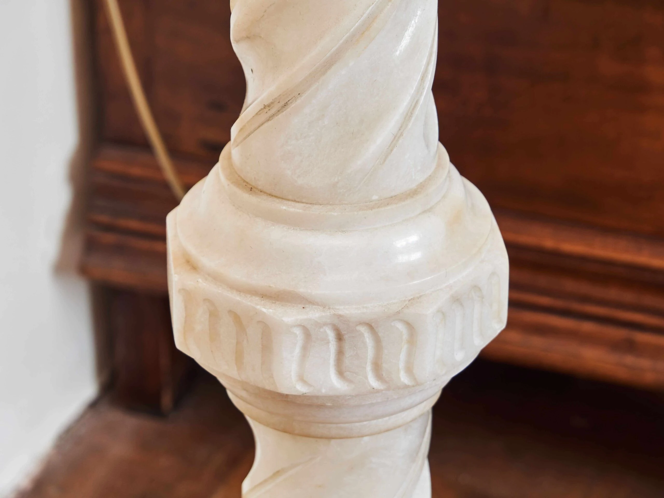 Alabastrový podstavec / sloup, Itálie, kolem roku 1950