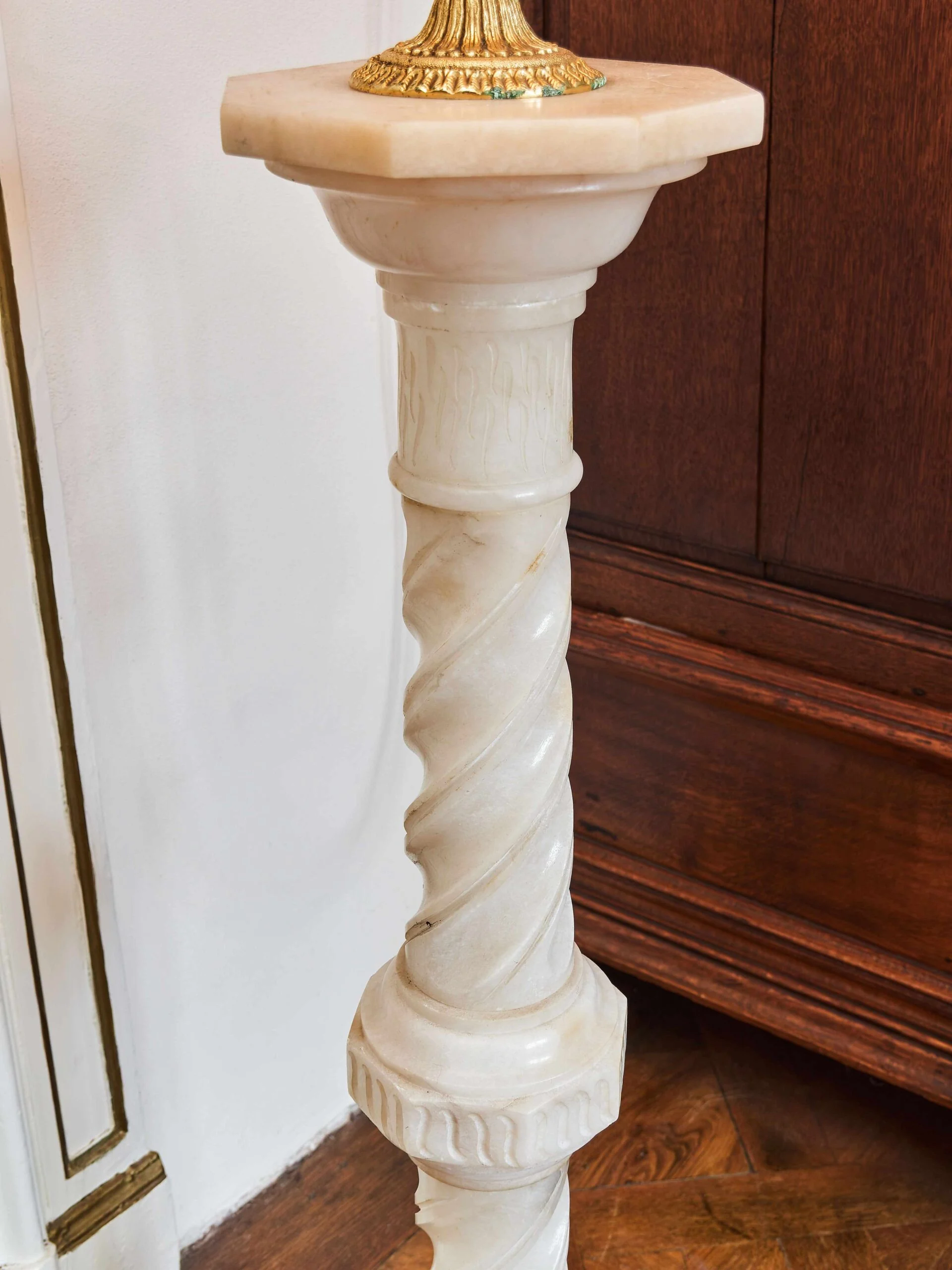 Alabastrový podstavec / sloup, Itálie, kolem roku 1950