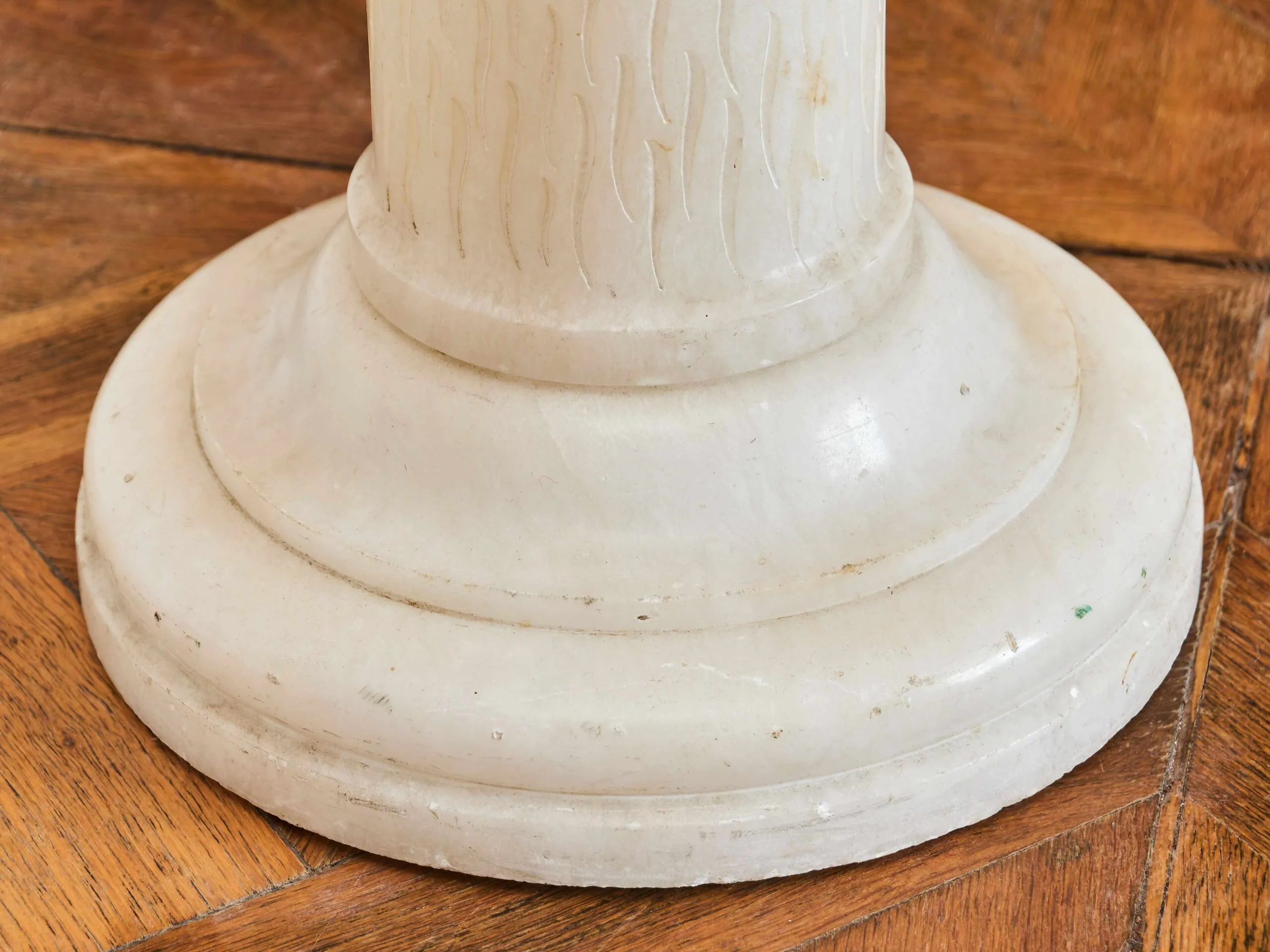 Alabastrový podstavec / sloup, Itálie, kolem roku 1950