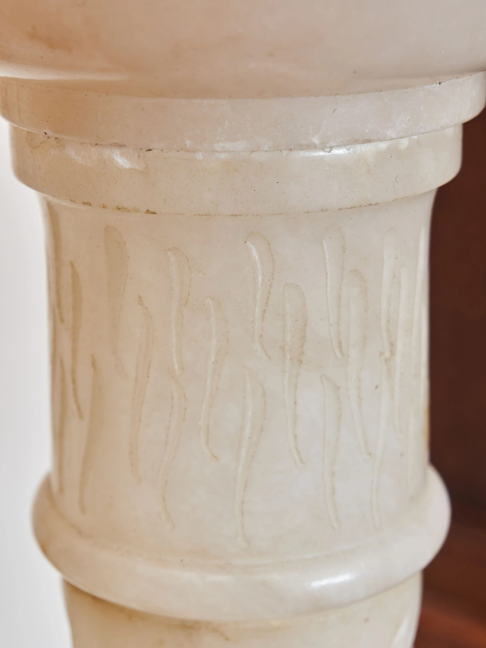 Alabastrový podstavec / sloup, Itálie, kolem roku 1950