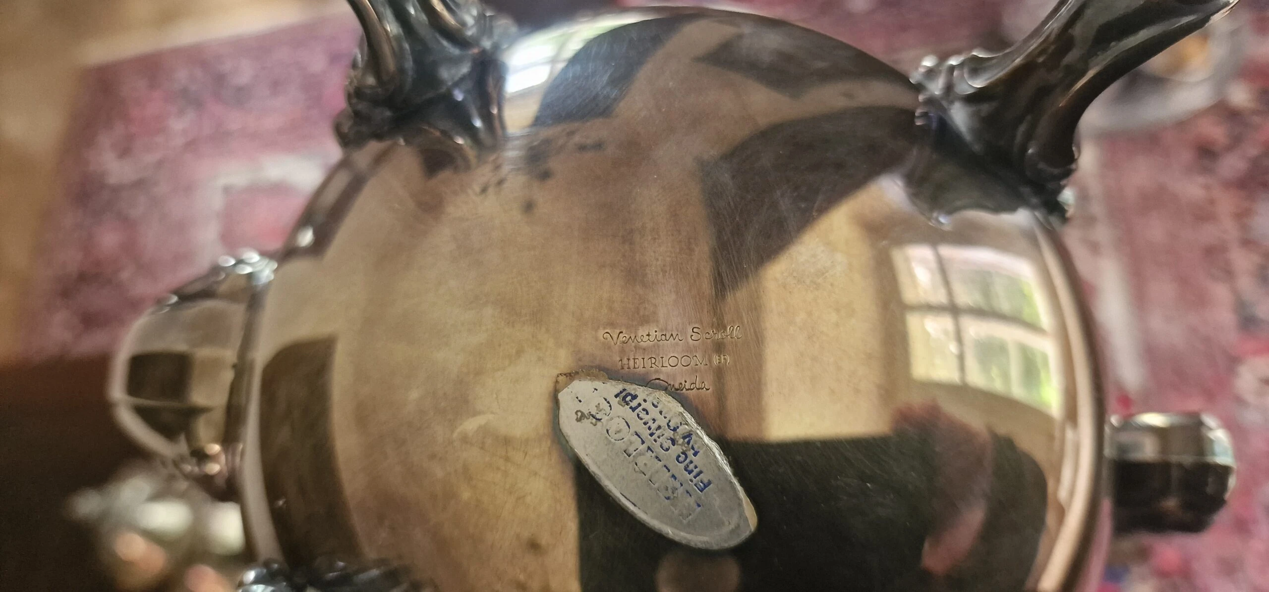 Kávový a čajový servis Oneida Heirloom – Venetian Scroll