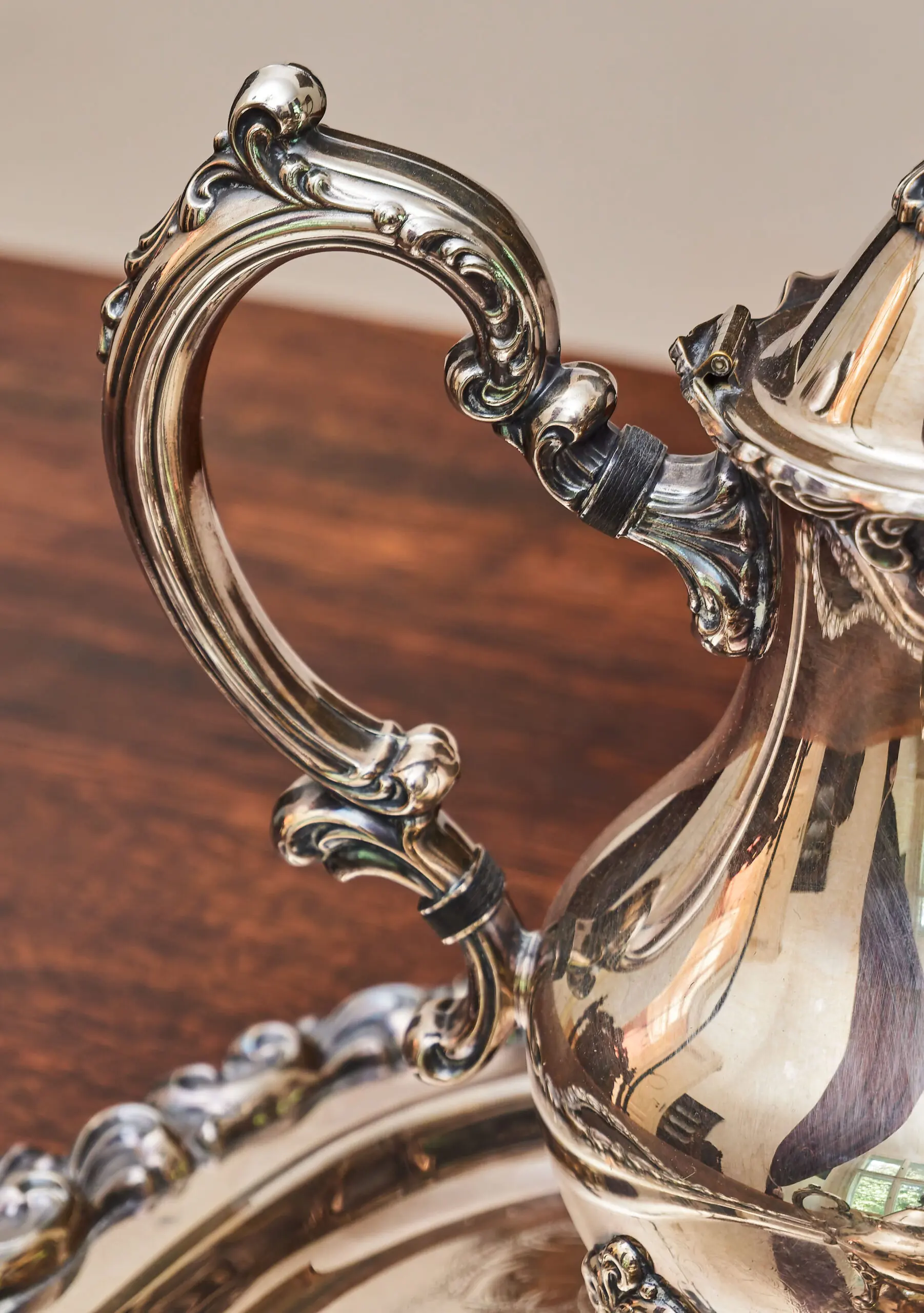 Kávový a čajový servis Oneida Heirloom – Venetian Scroll