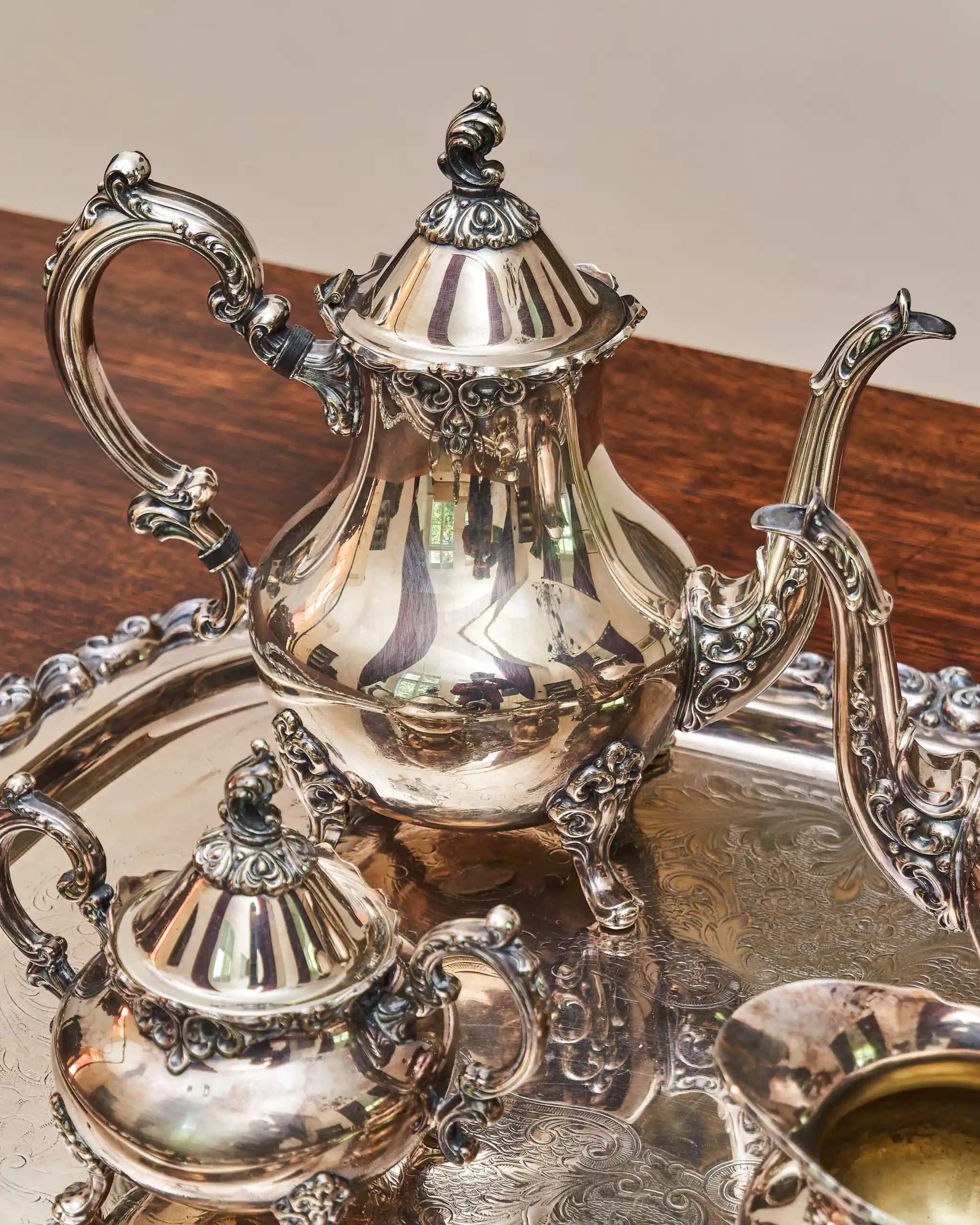 Kávový a čajový servis Oneida Heirloom – Venetian Scroll