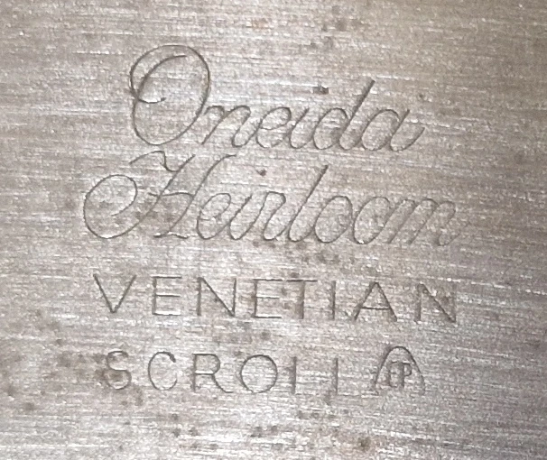 Kávový a čajový servis Oneida Heirloom – Venetian Scroll