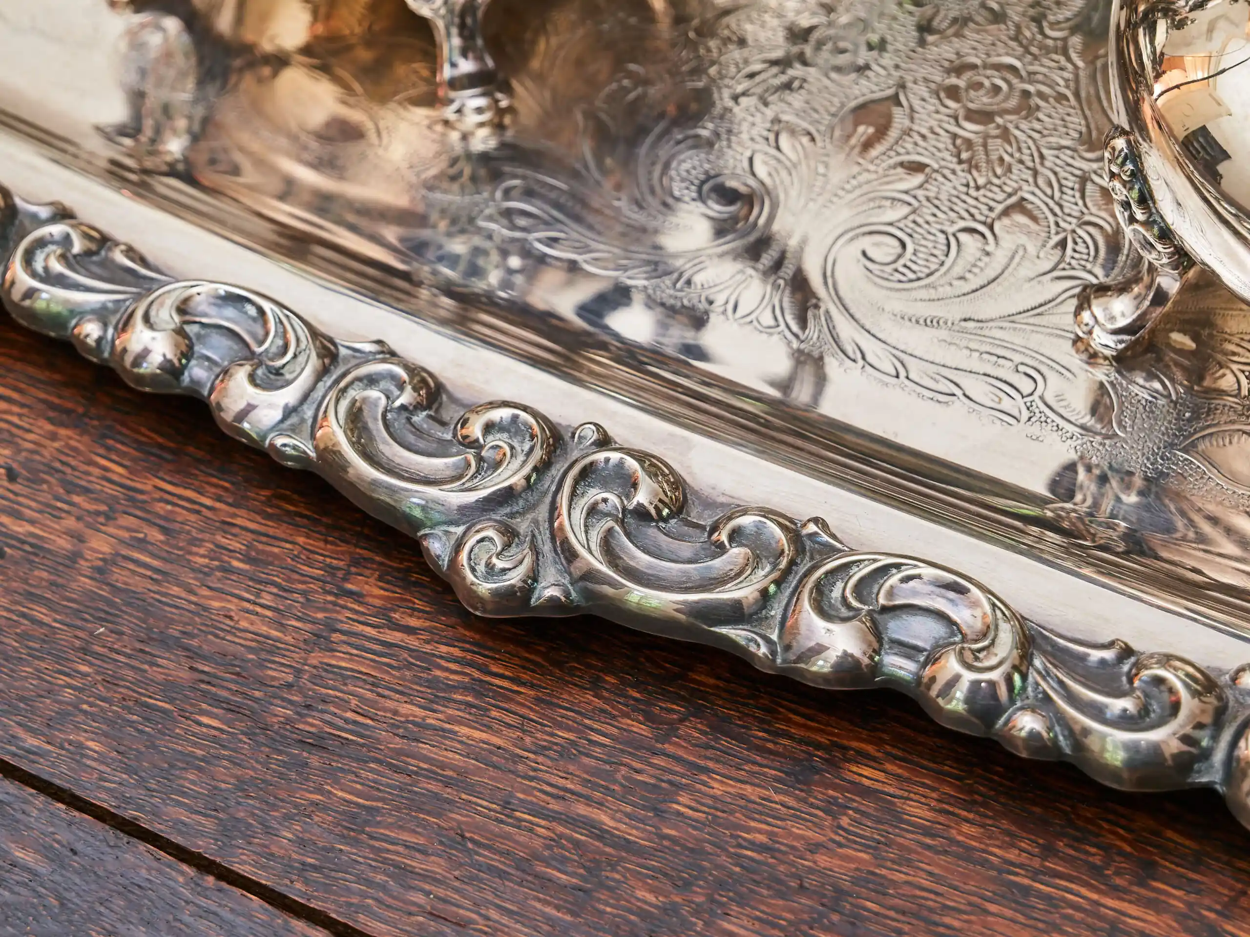 Kávový a čajový servis Oneida Heirloom – Venetian Scroll