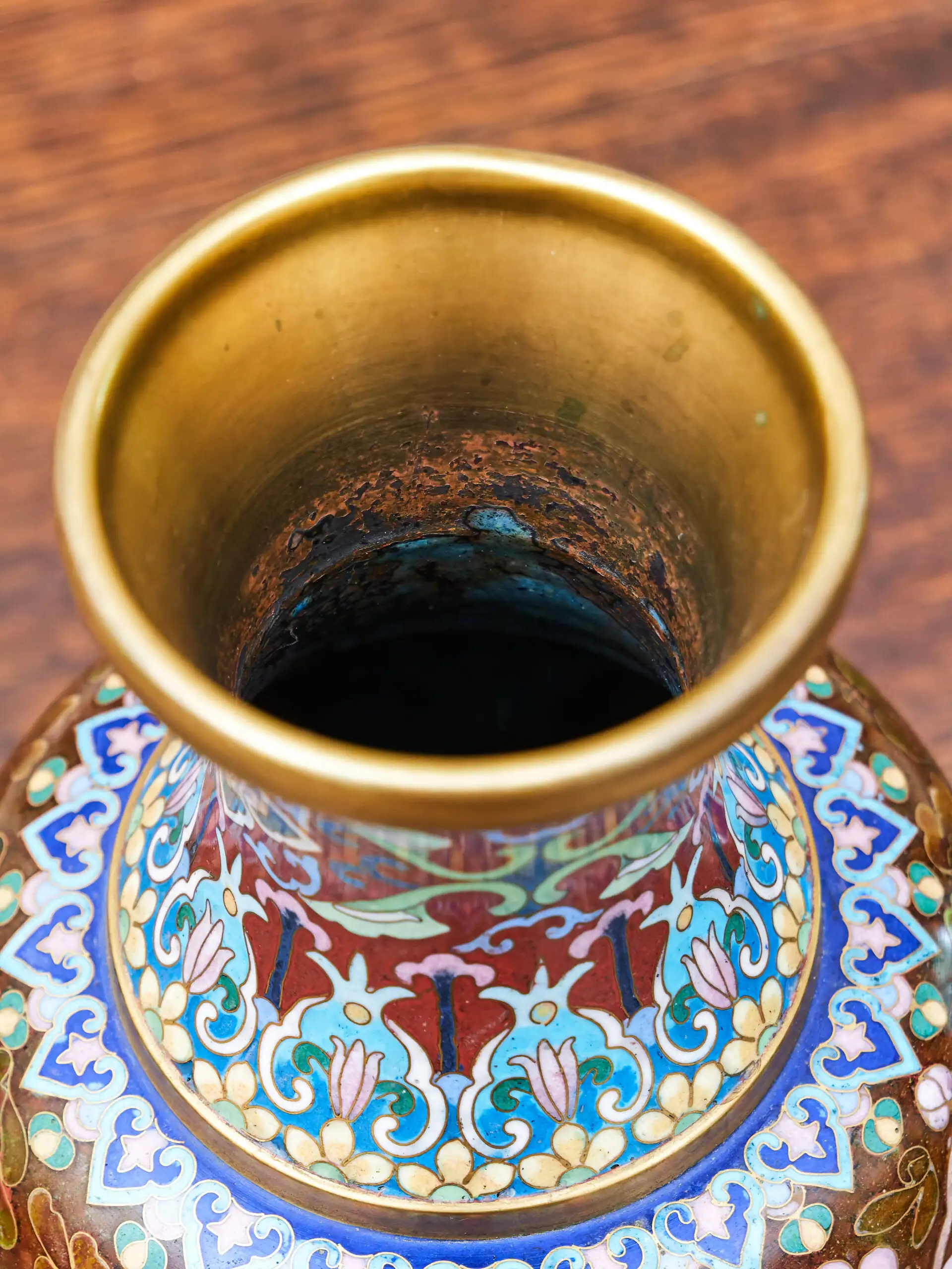 Cloisonné vázy – hnědé, ručně zdobené