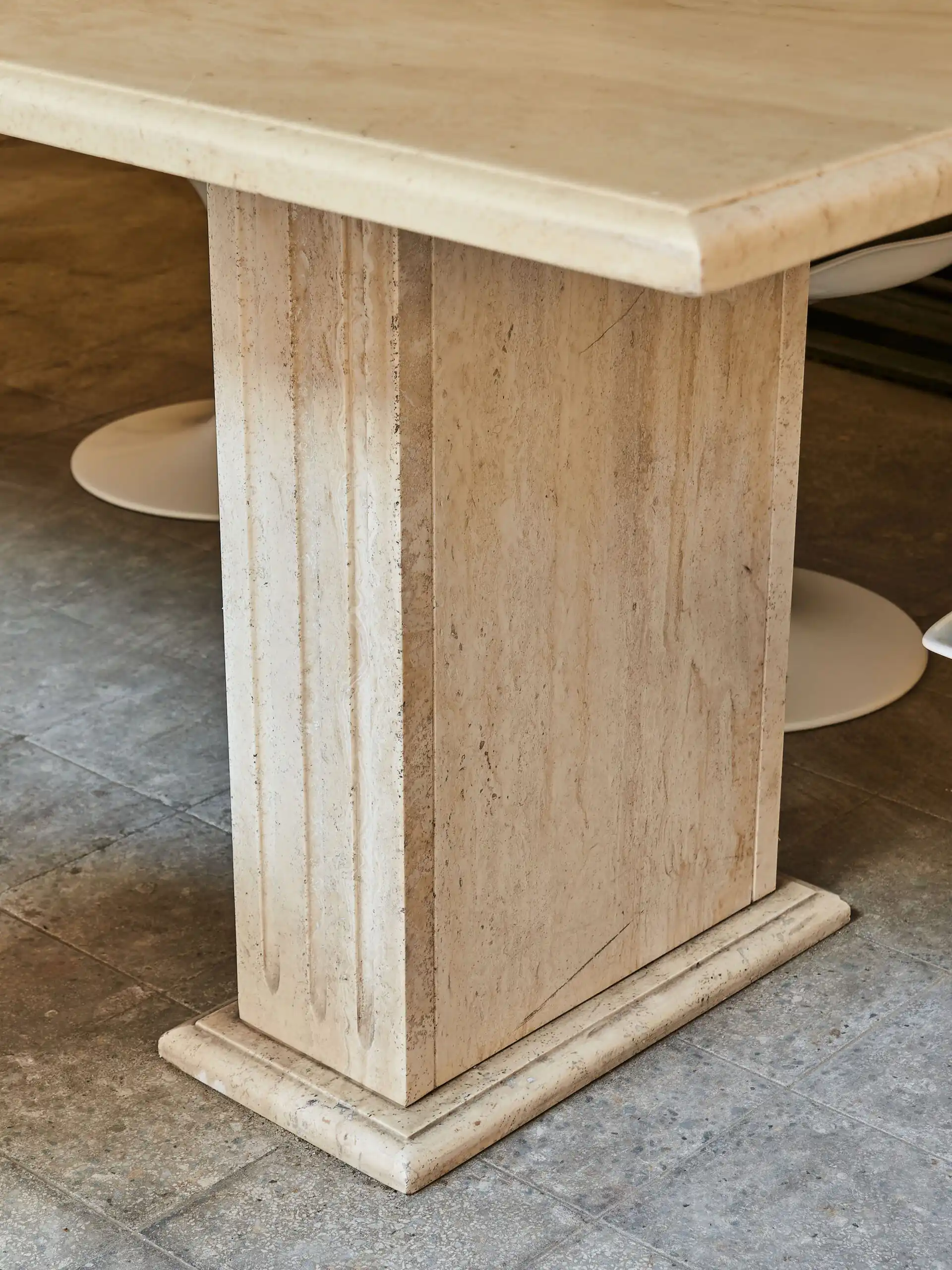Venkovní jídelní stůl z travertinu, vyrobený kolem roku 1970