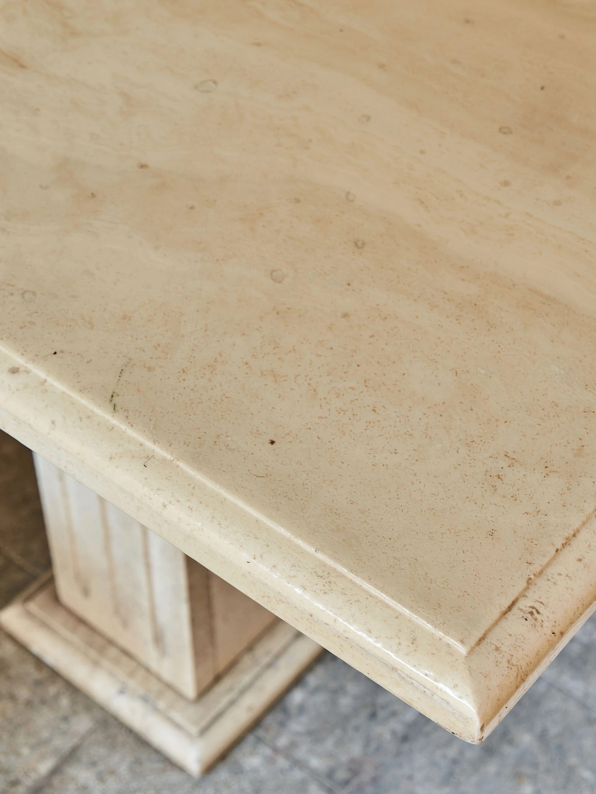 Venkovní jídelní stůl z travertinu, vyrobený kolem roku 1970