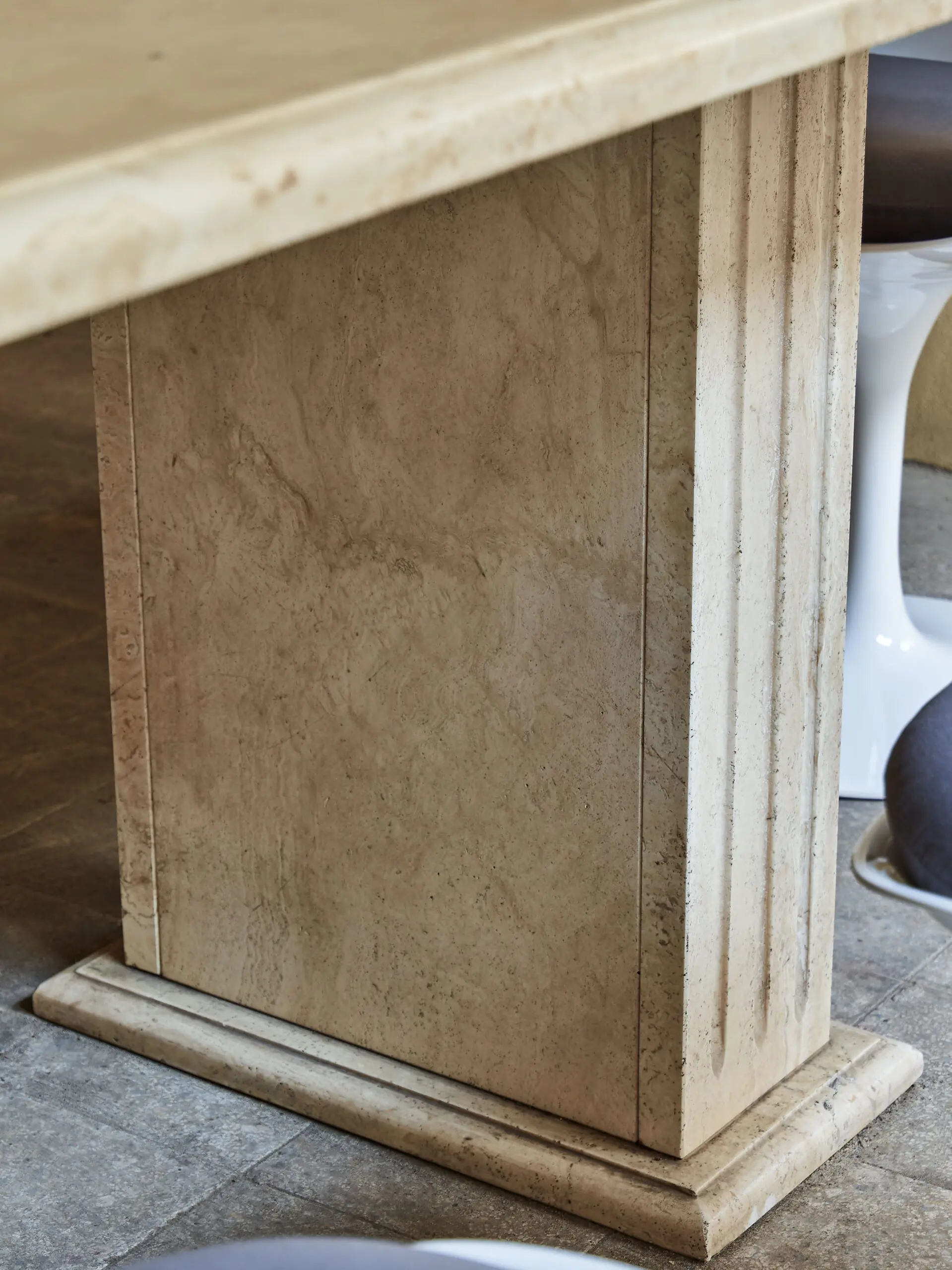 Venkovní jídelní stůl z travertinu, vyrobený kolem roku 1970