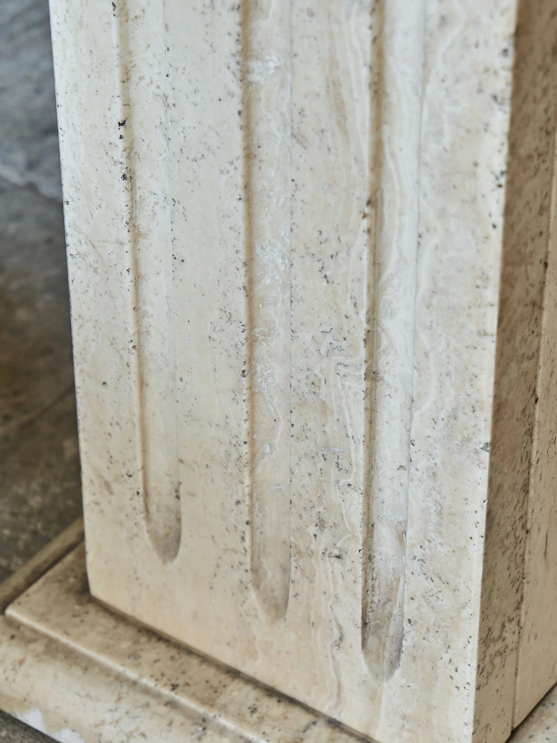 Venkovní jídelní stůl z travertinu, vyrobený kolem roku 1970