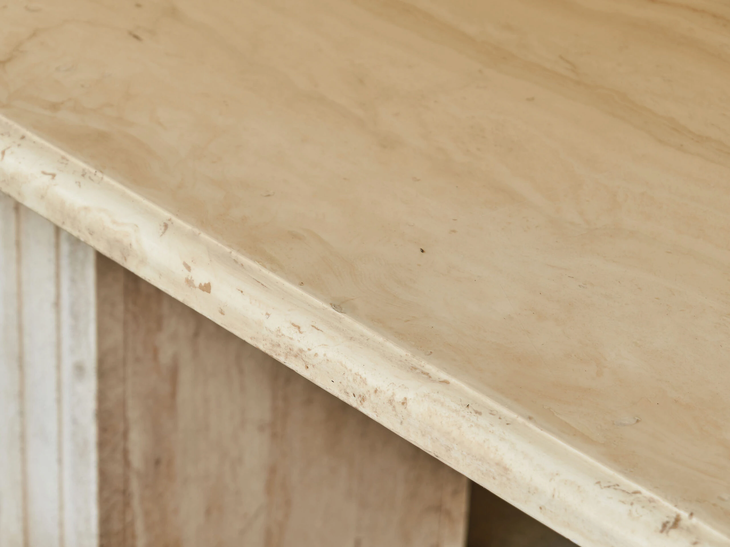 Venkovní jídelní stůl z travertinu, vyrobený kolem roku 1970