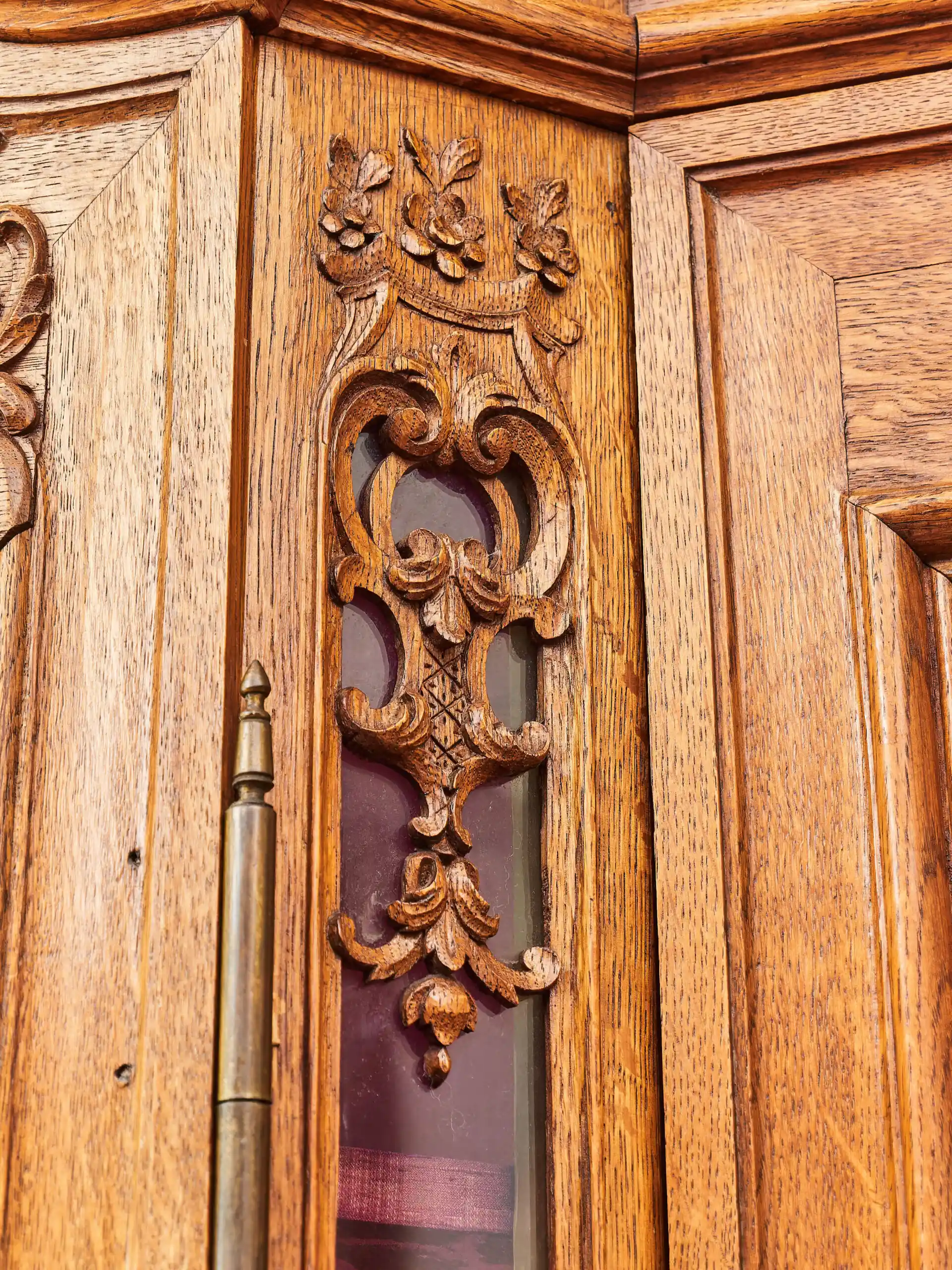 Luxusní starožitná knihovna z Lutychu – Reservé V.V.