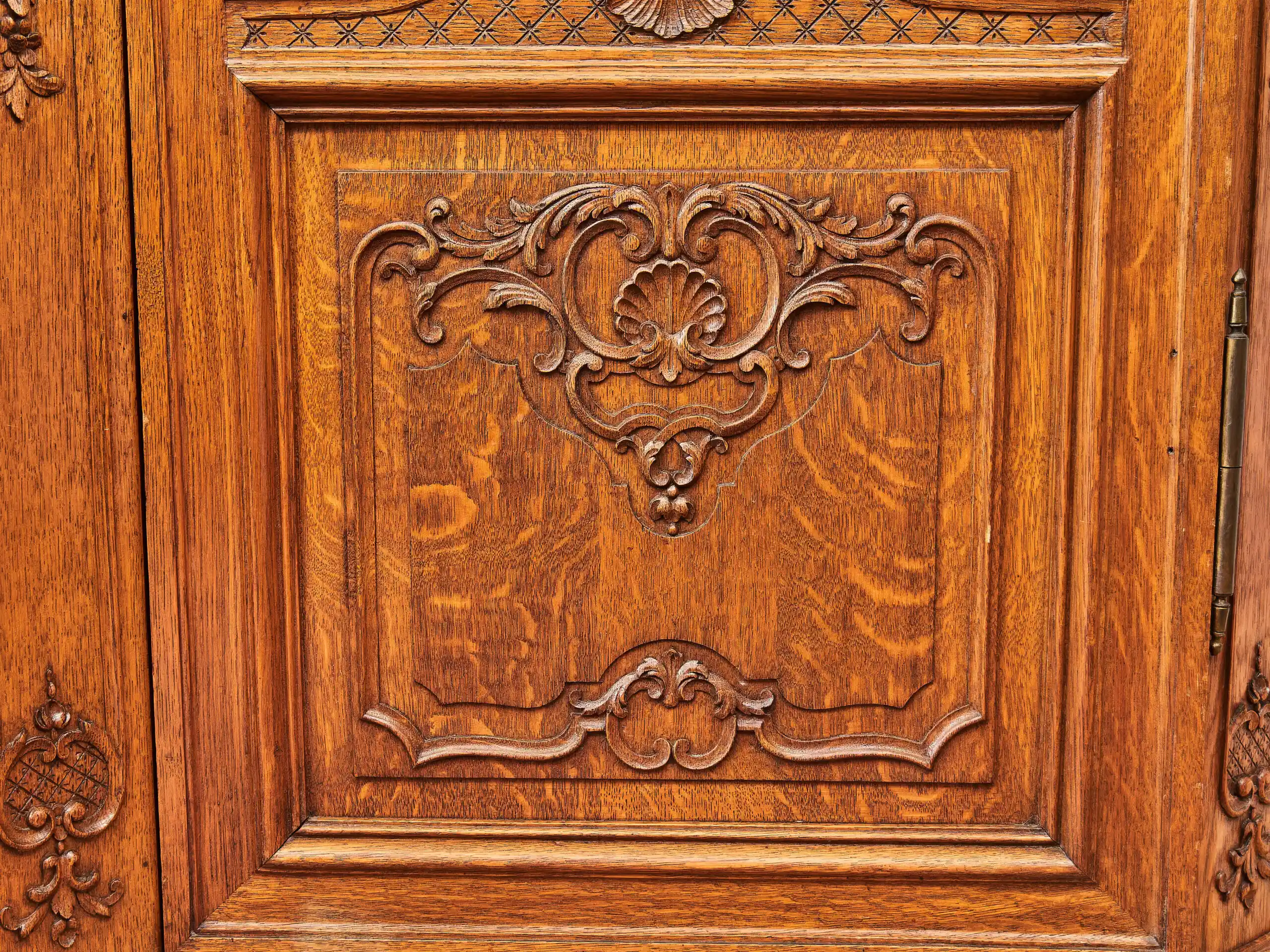 Luxusní starožitná knihovna z Lutychu – Reservé V.V.