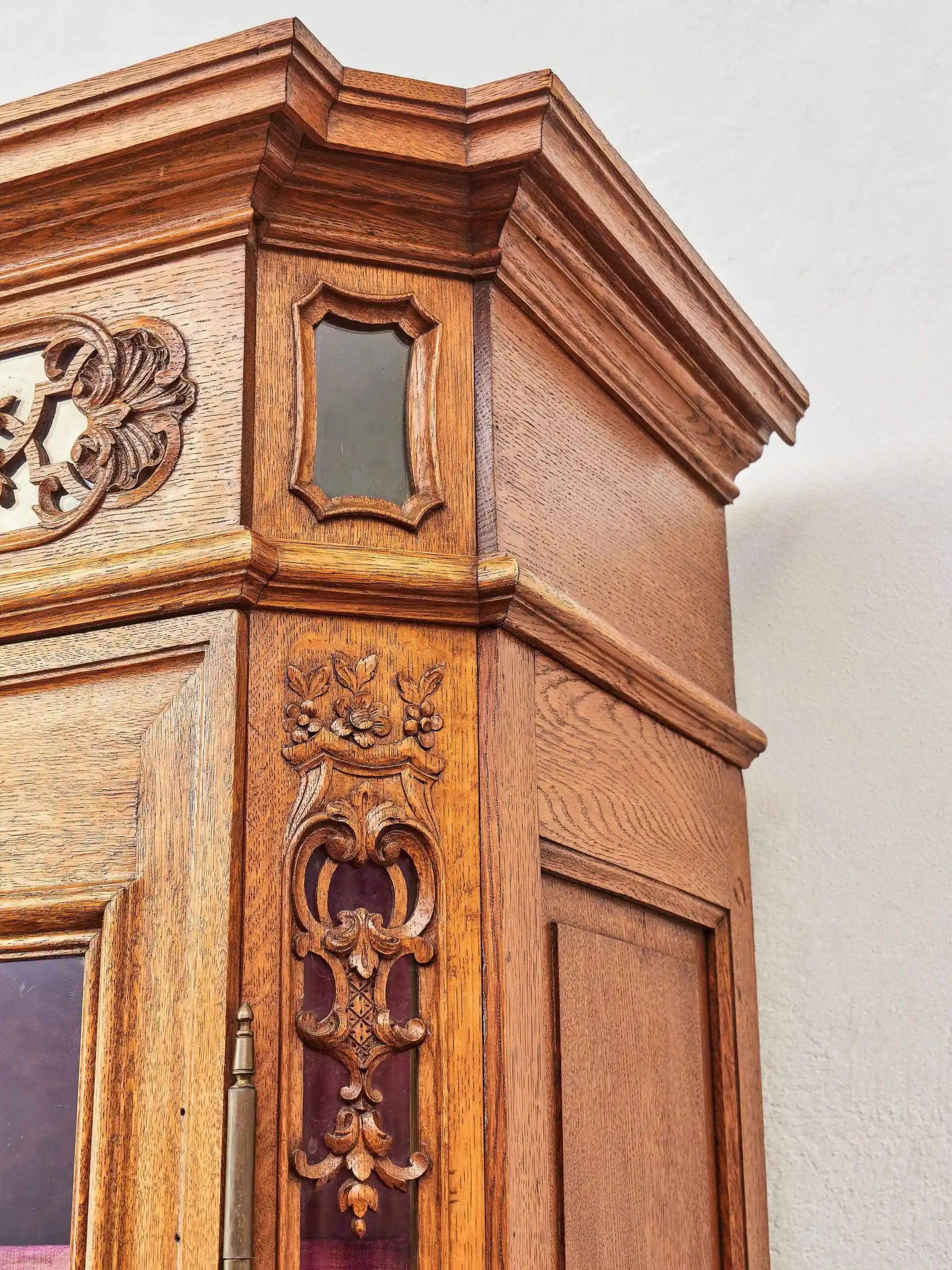 Luxusní starožitná knihovna z Lutychu – Reservé V.V.