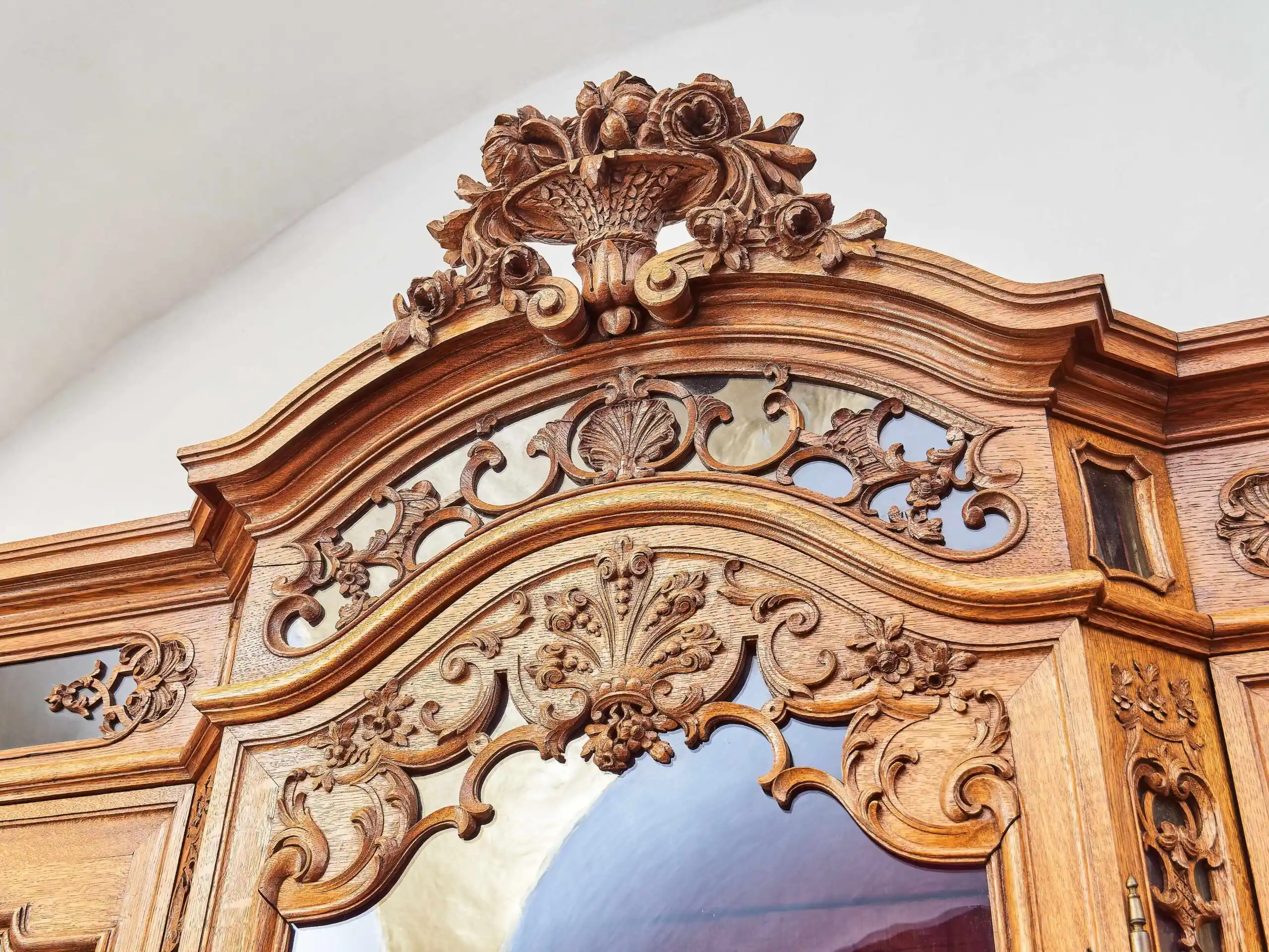 Luxusní starožitná knihovna z Lutychu – Reservé V.V.