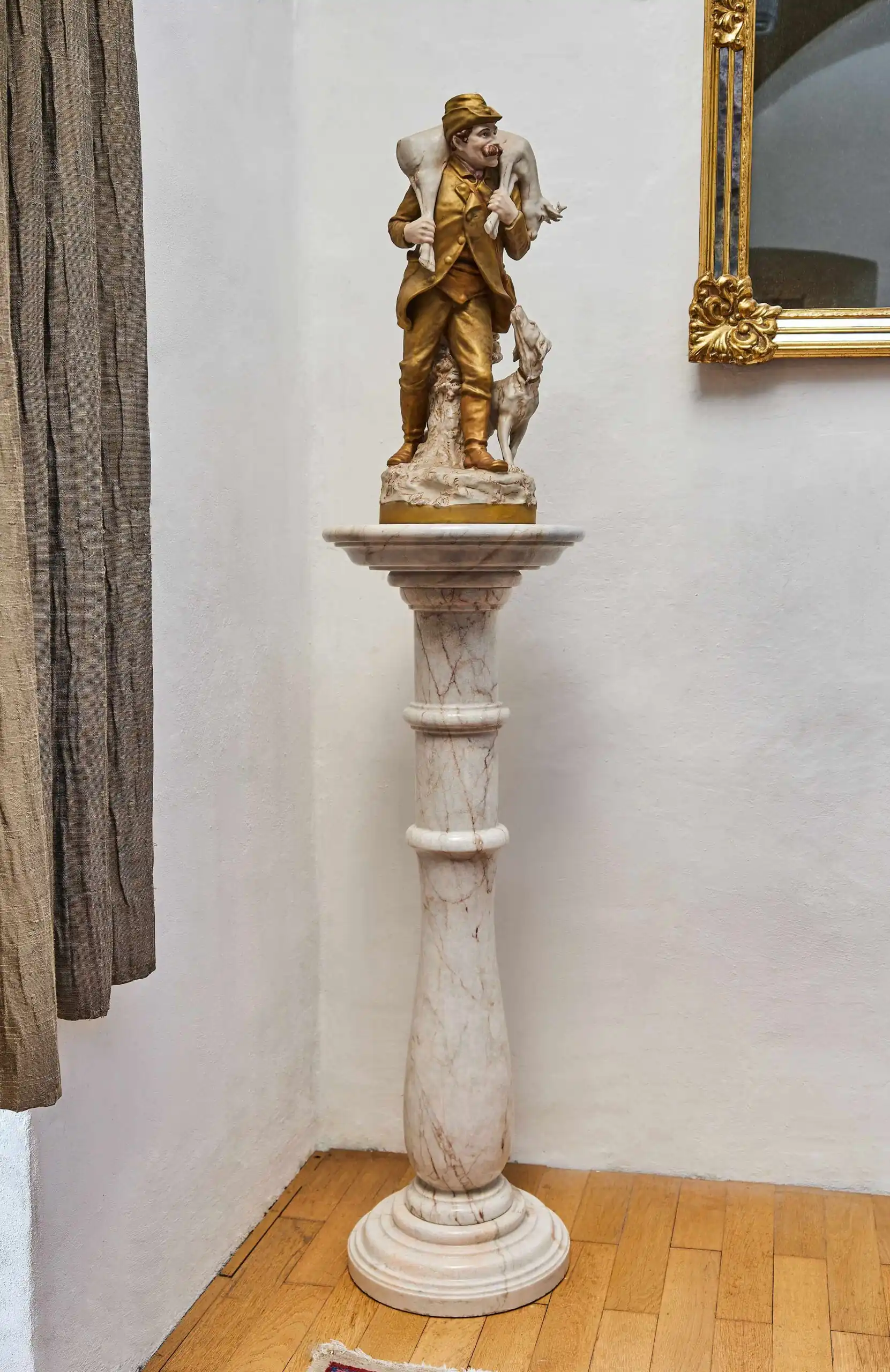 Starožitný mramorový podstavec – přírodní kámen