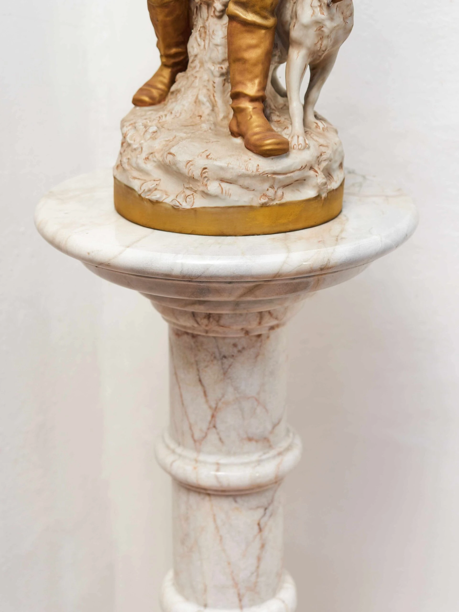 Starožitný mramorový podstavec – přírodní kámen