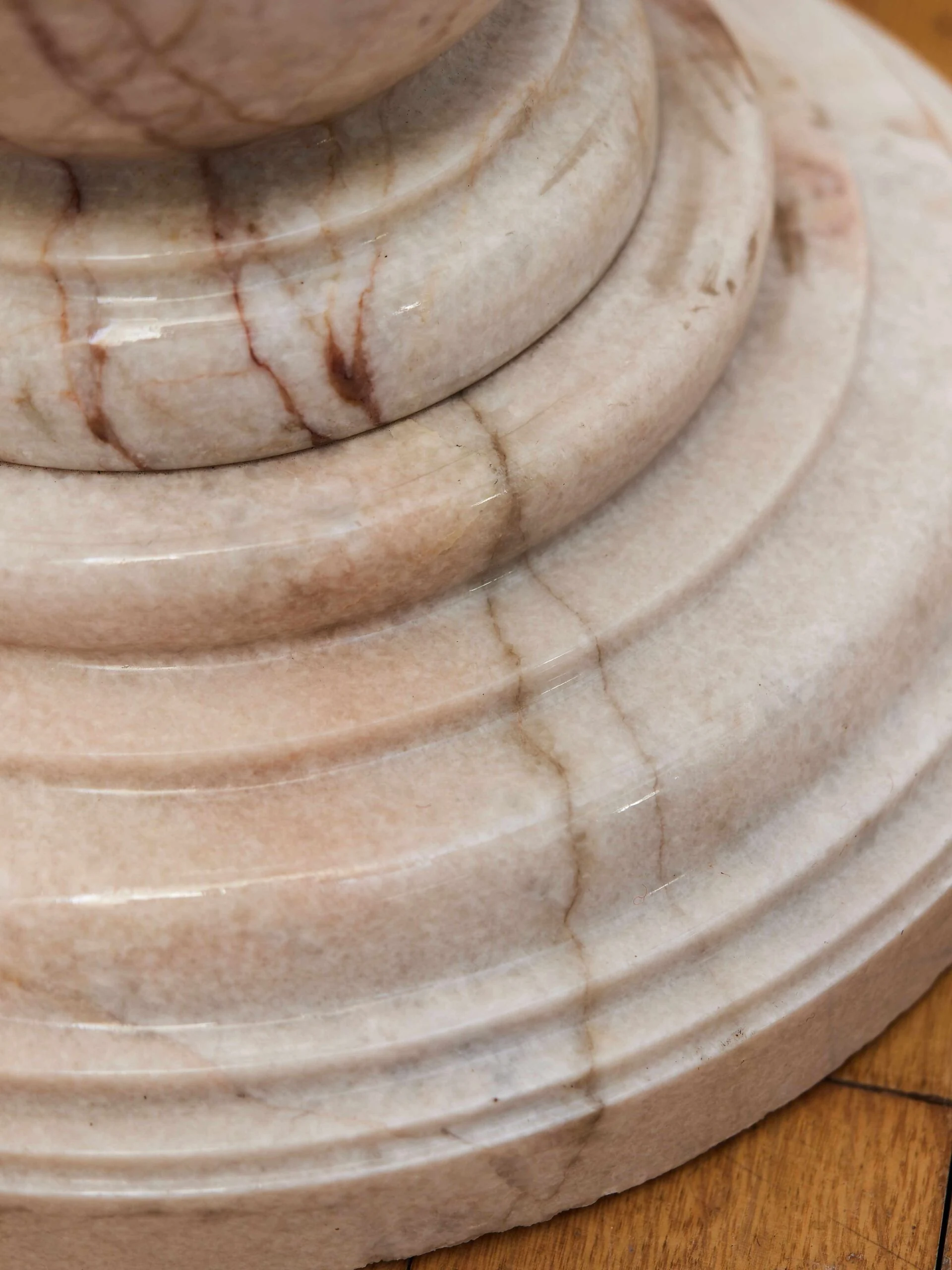 Starožitný mramorový podstavec – přírodní kámen