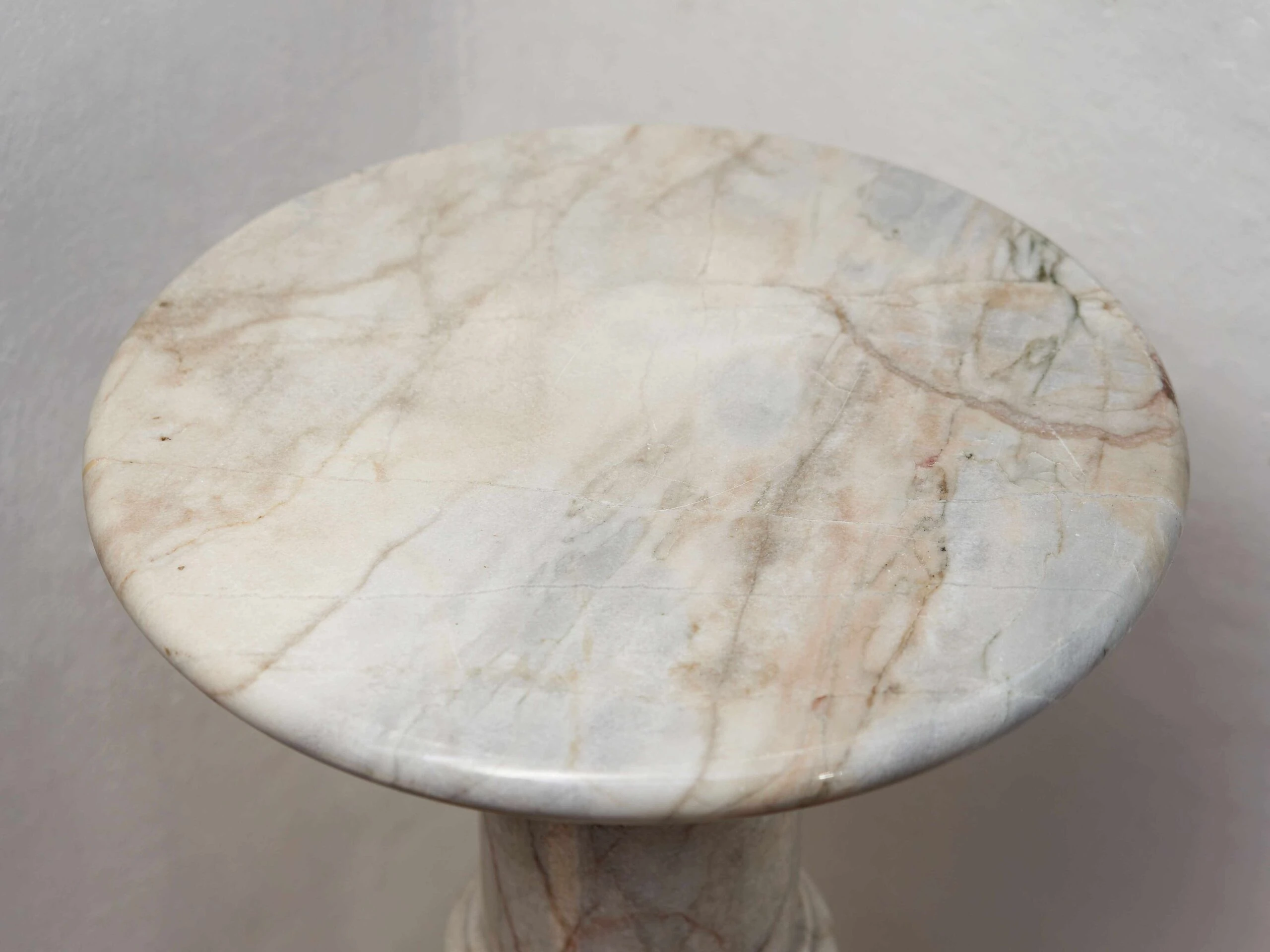 Starožitný mramorový podstavec – přírodní kámen